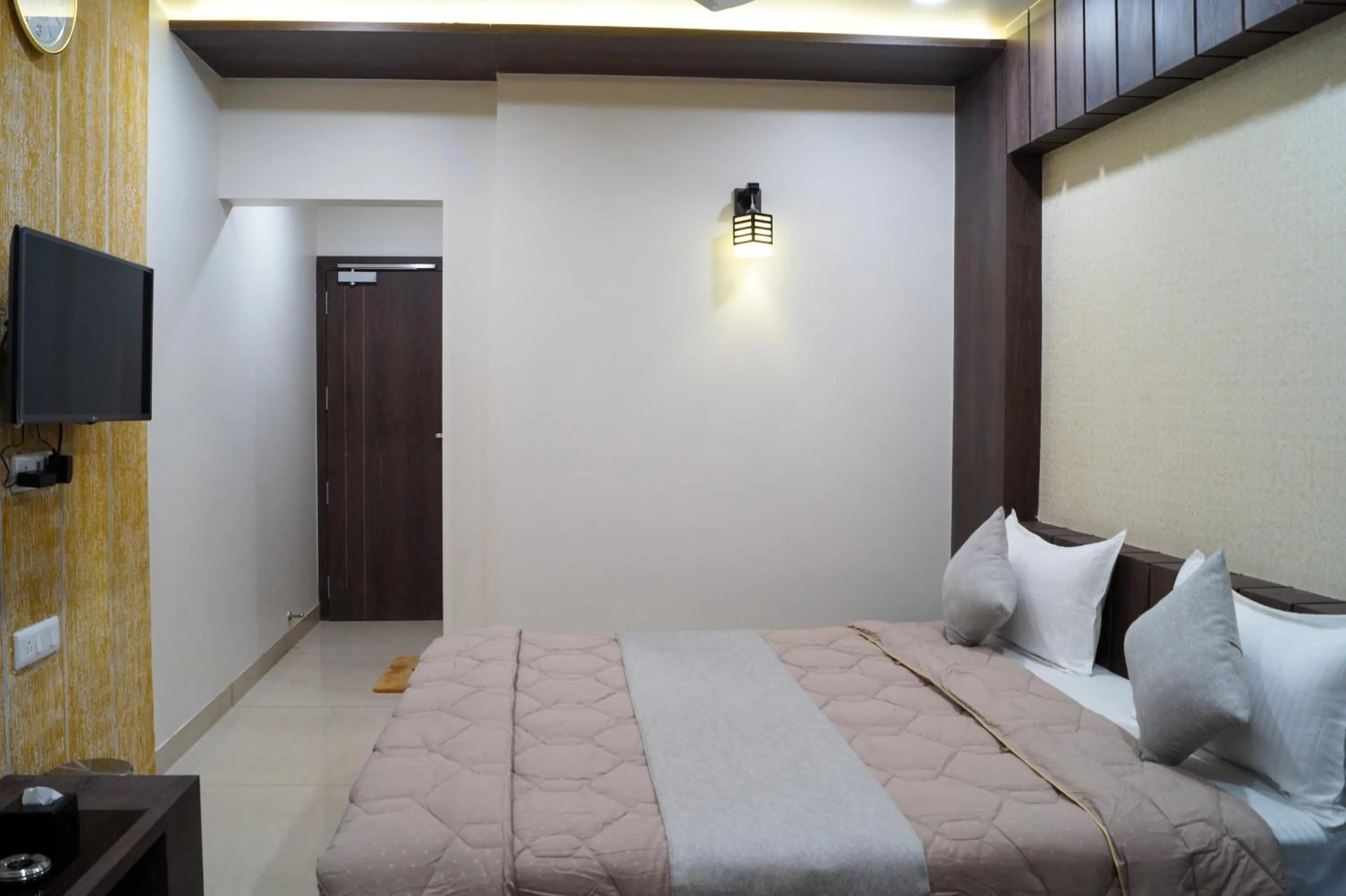 Bed in Hotel Midtown