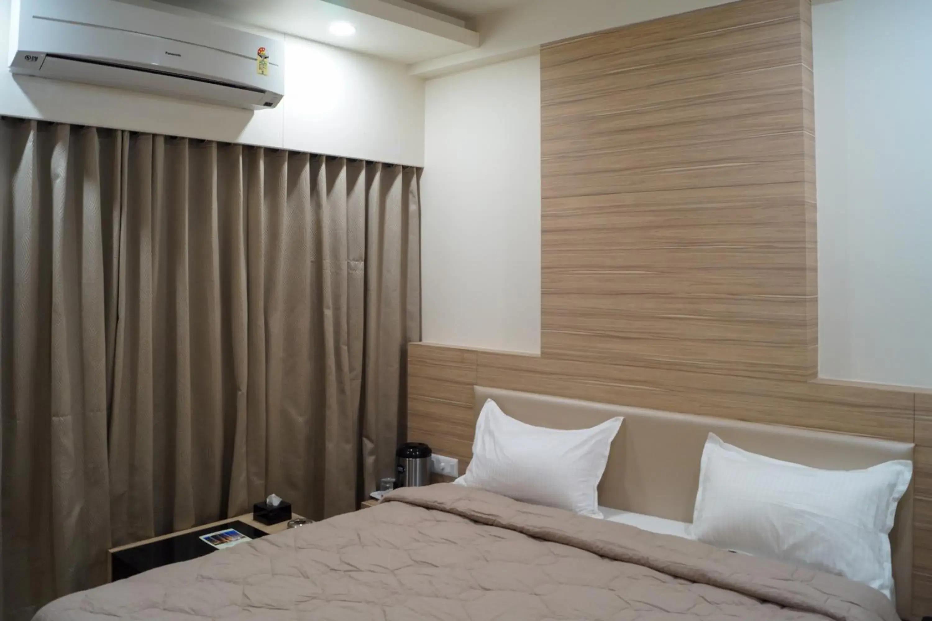 Bedroom, Bed in Hotel Midtown Bedroom, Bed in Hotel Midtown