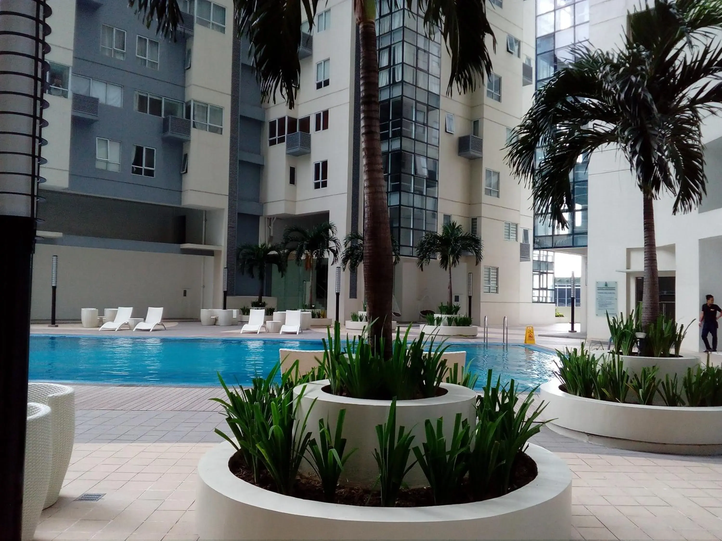 Swimming pool in Victoria SOHO Suites Swimming pool in Victoria SOHO Suites