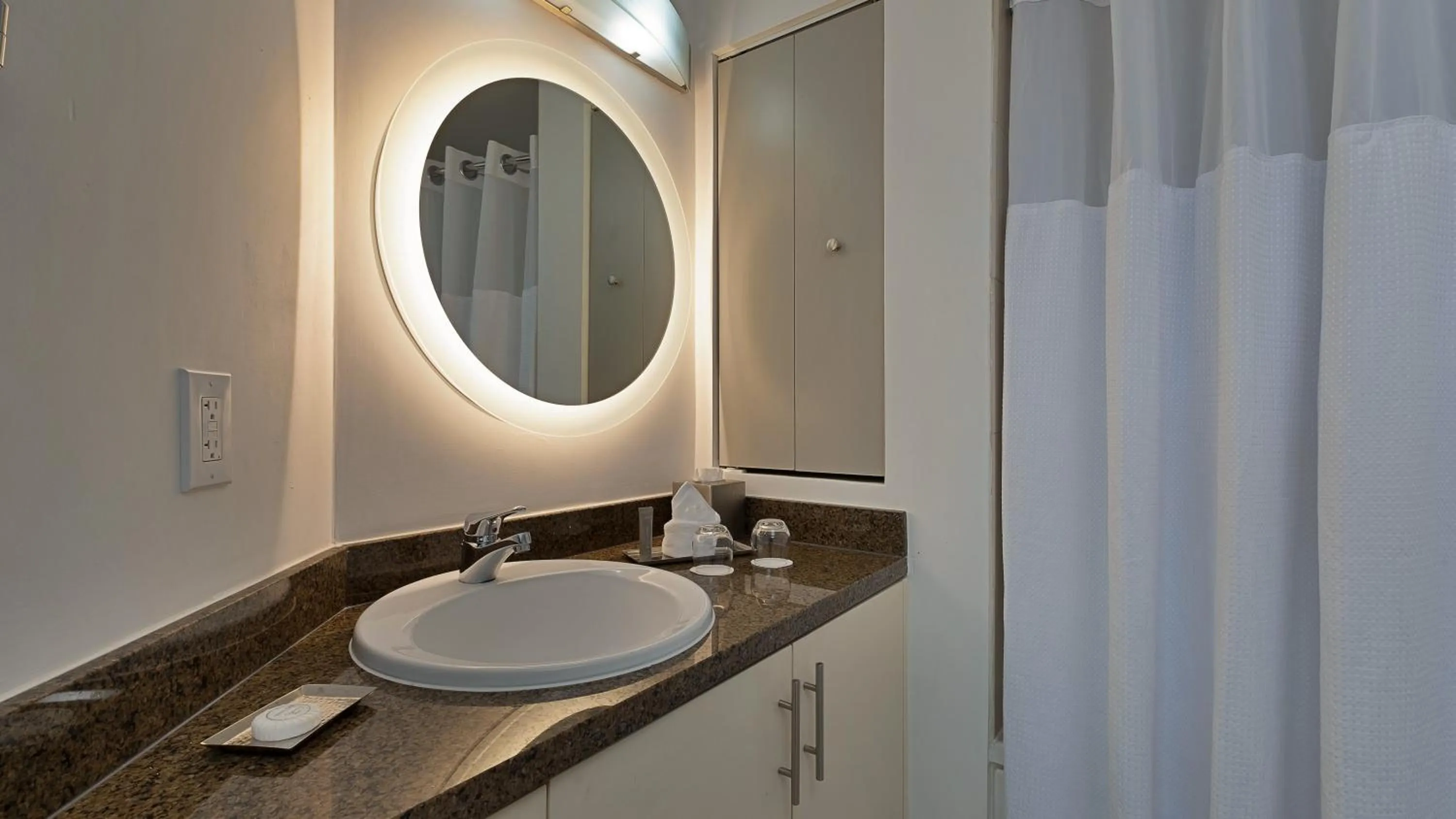 Bathroom in Hotel Arya BW Premier Collection