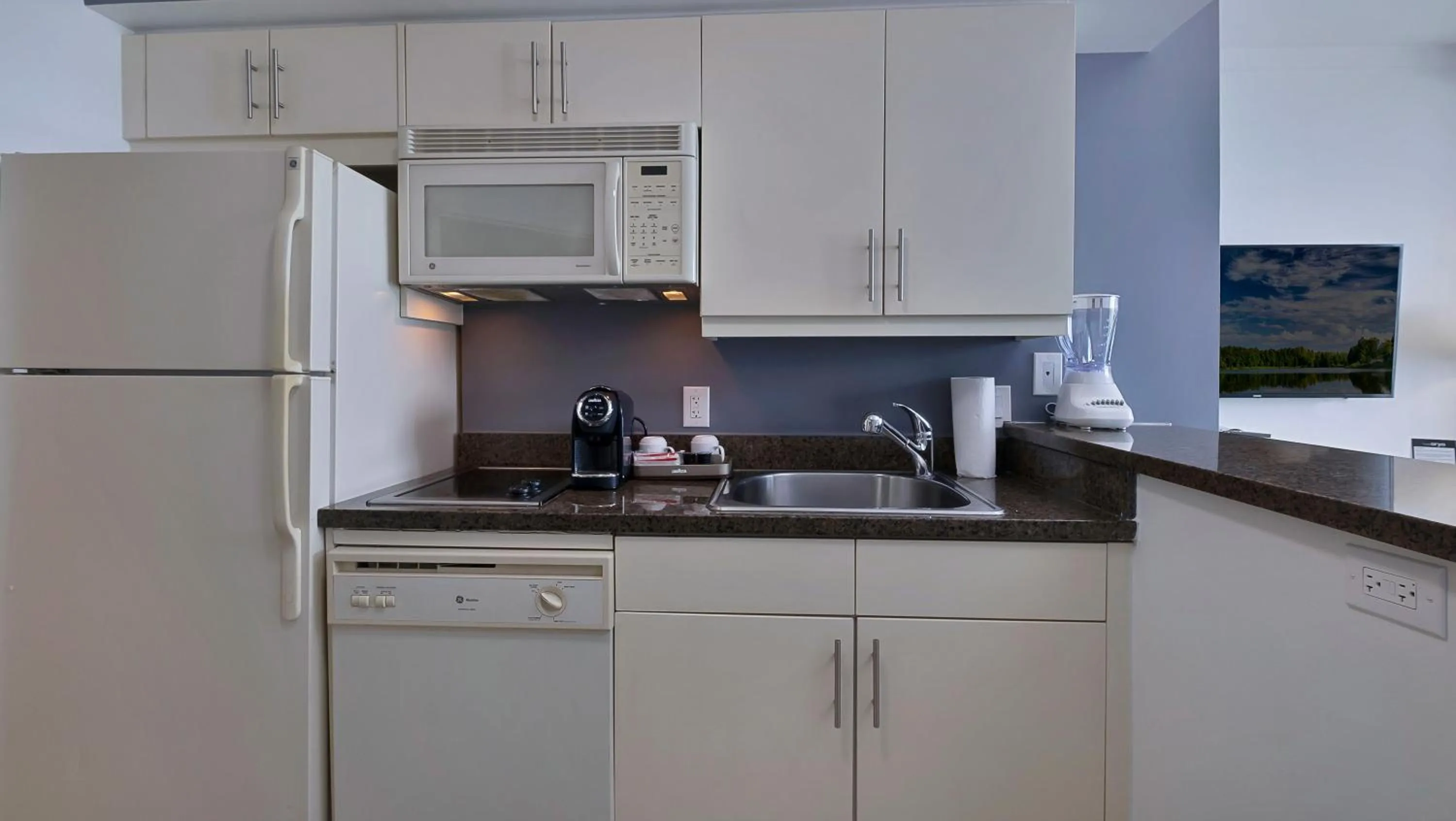 Coffee/tea facilities in Hotel Arya BW Premier Collection