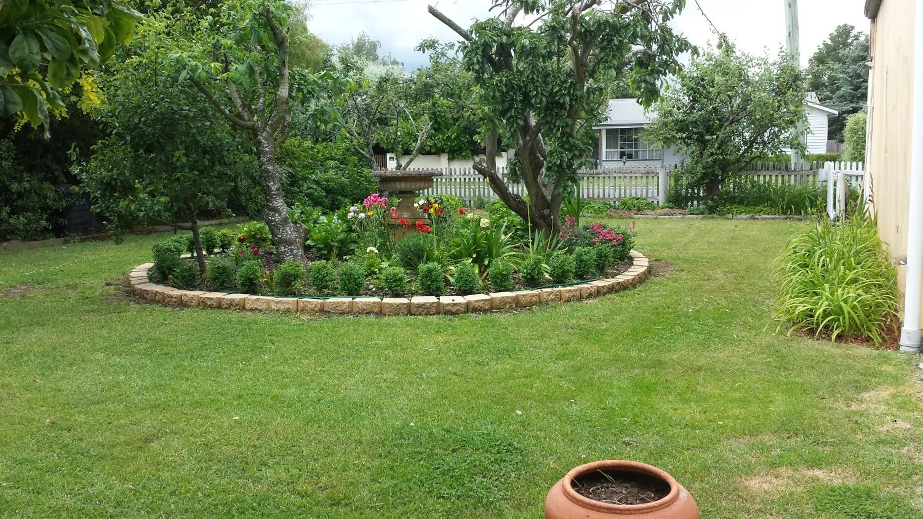 Spring in Bellamona Cottage Longford