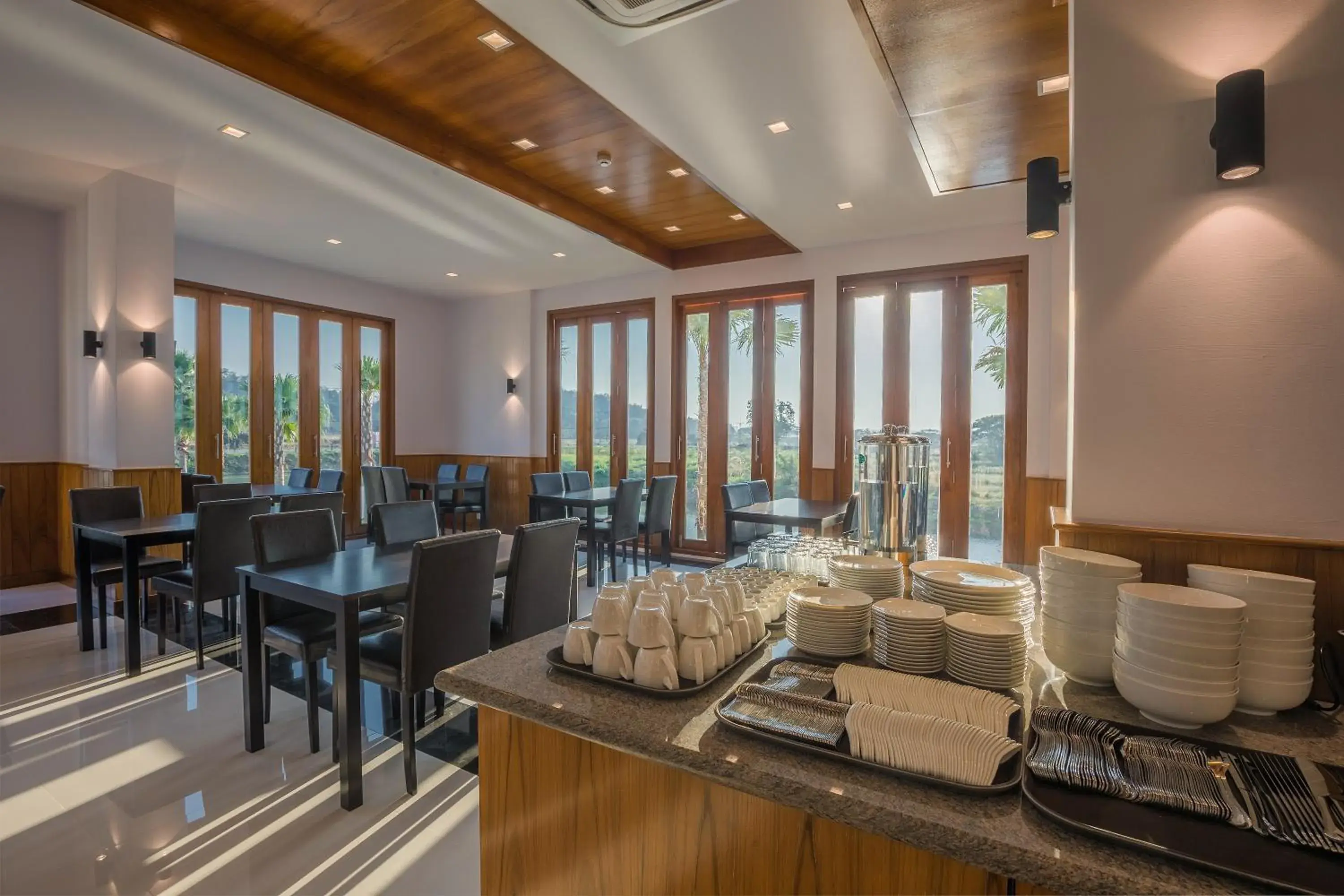 Restaurant/places to eat in Sann View Hotel Restaurant/places to eat in Sann View Hotel