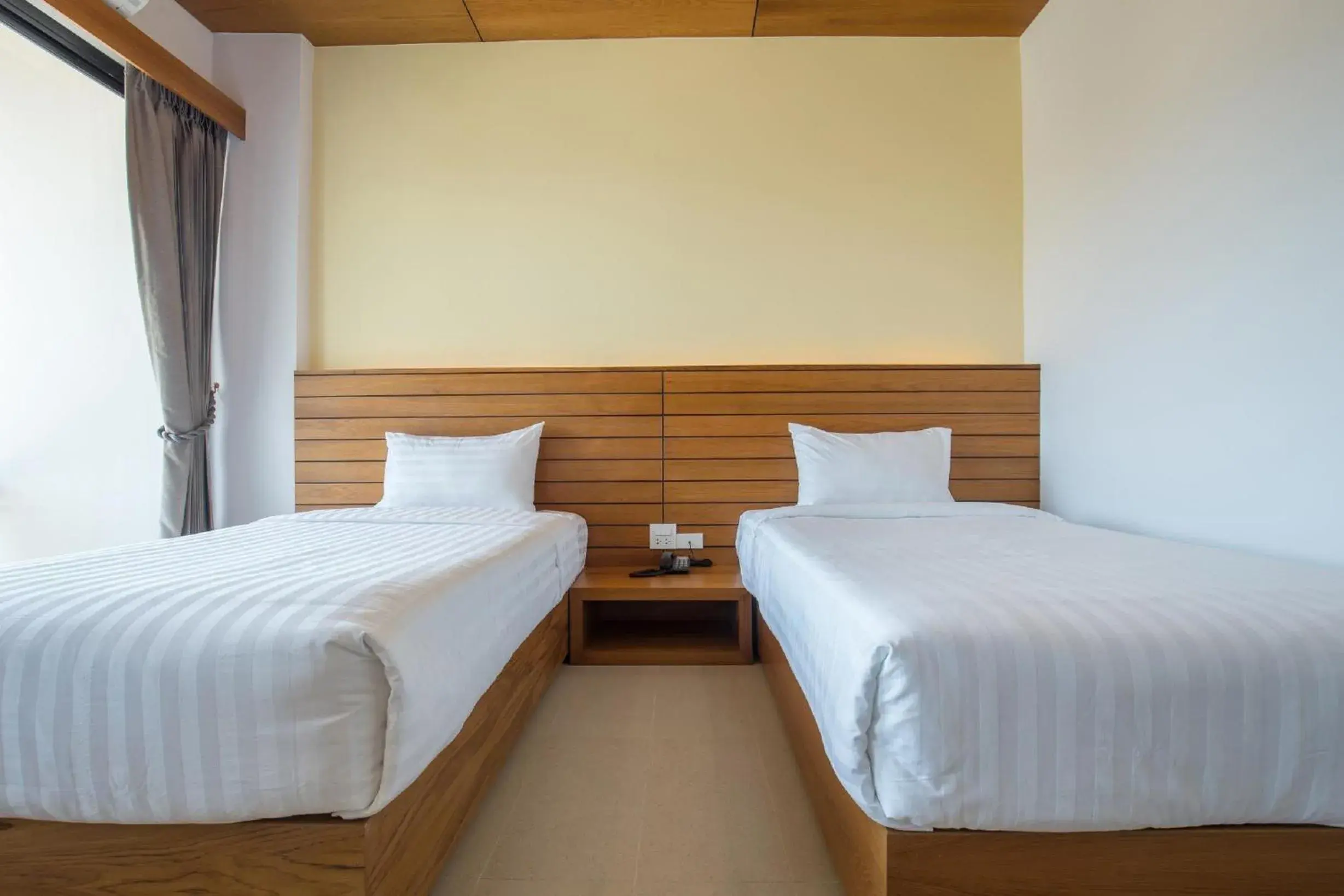 Shower, Bed in Sann View Hotel Shower, Bed in Sann View Hotel