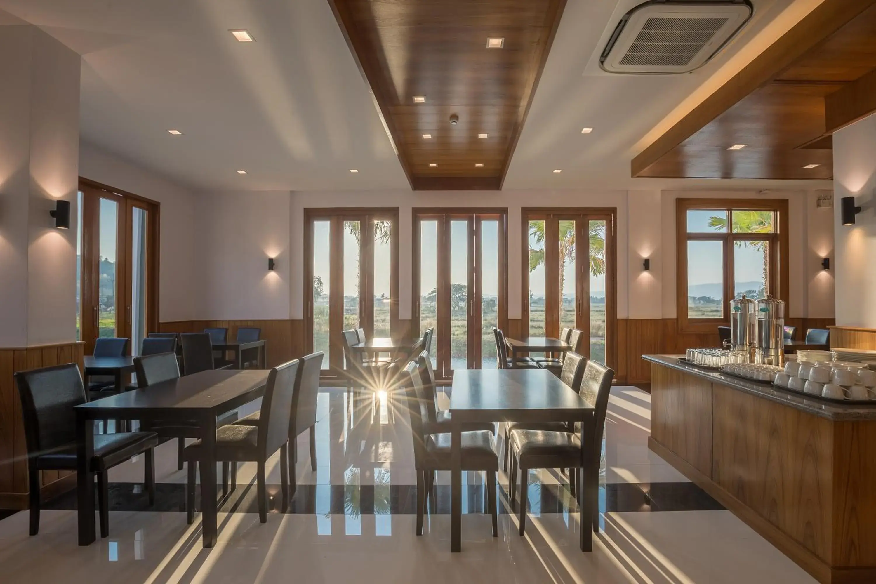 Restaurant/places to eat in Sann View Hotel Restaurant/places to eat in Sann View Hotel