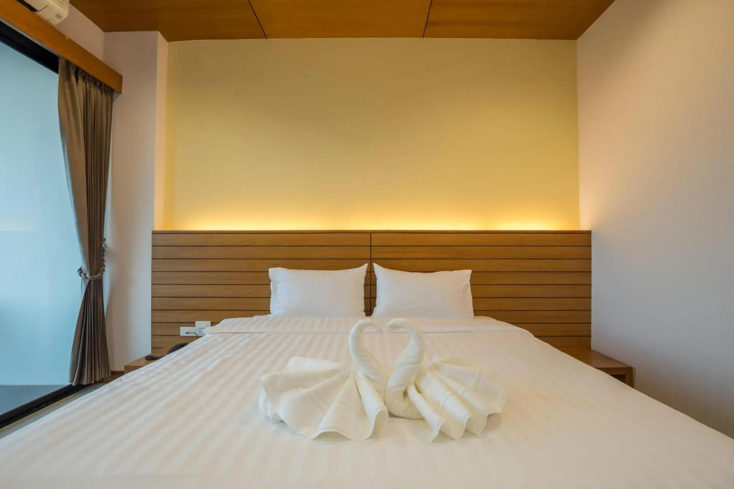 Shower, Bed in Sann View Hotel Shower, Bed in Sann View Hotel