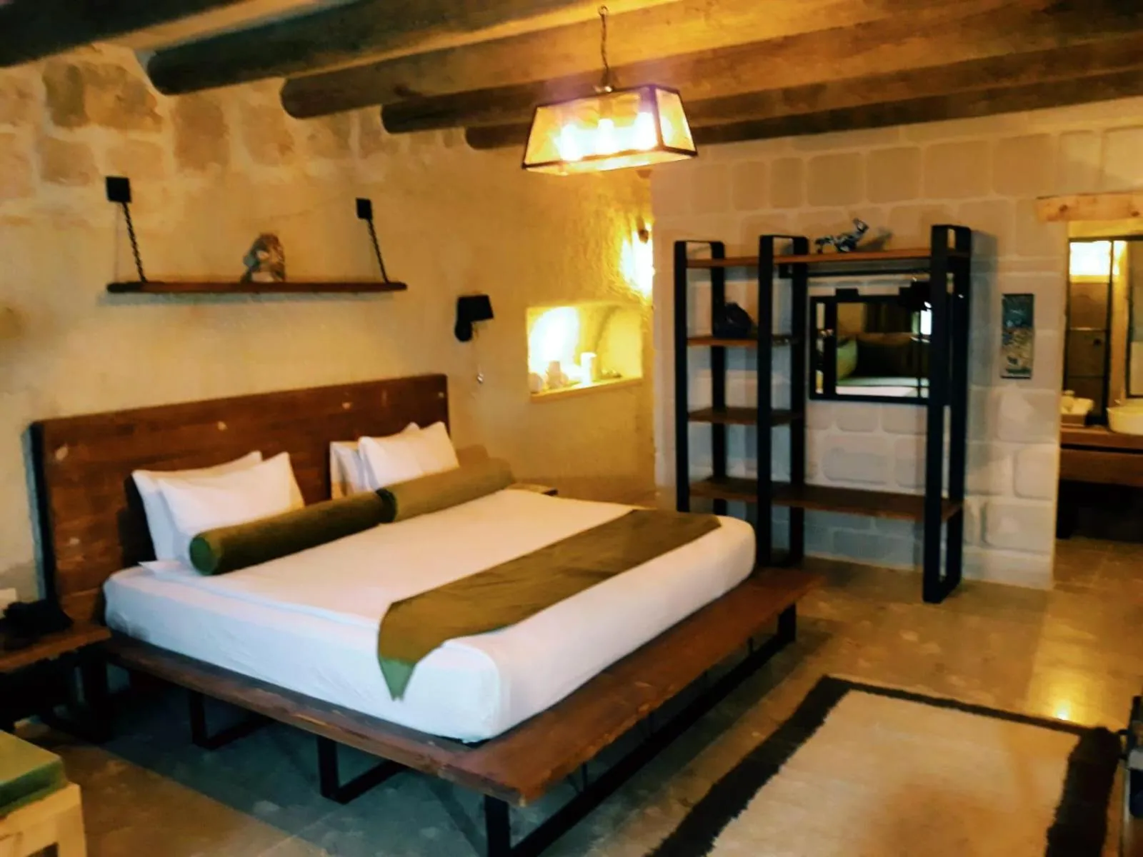 Shower, Bed in Agarta Cave Hotel