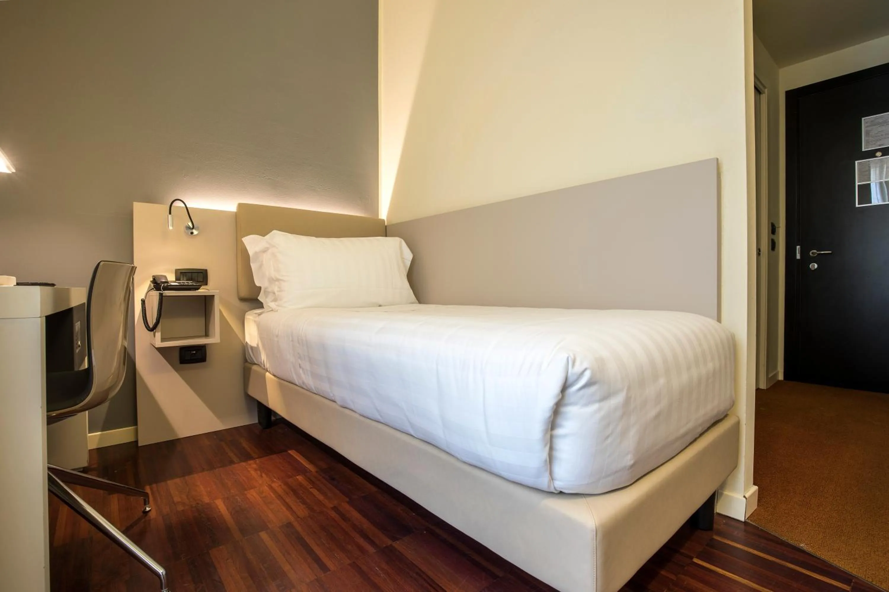 Bed in 43 Station Hotel