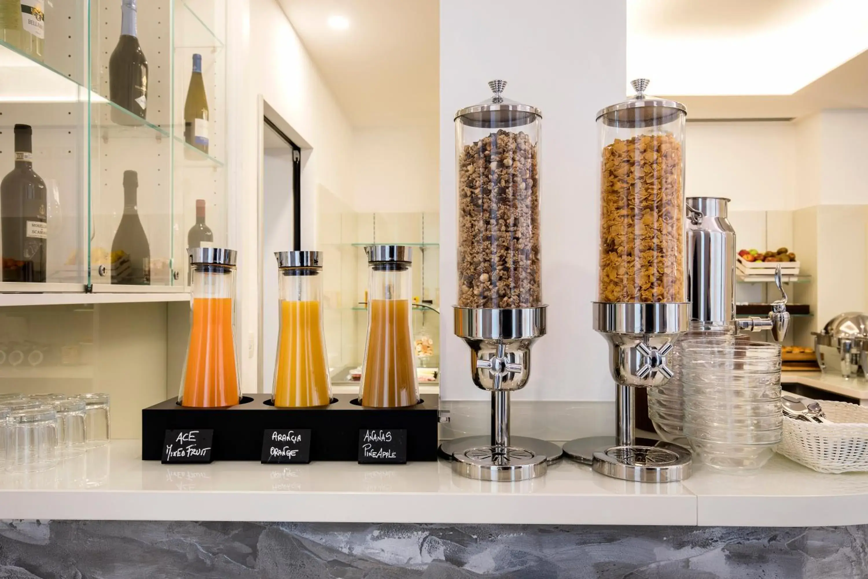 Food and drinks in 43 Station Hotel Food and drinks in 43 Station Hotel