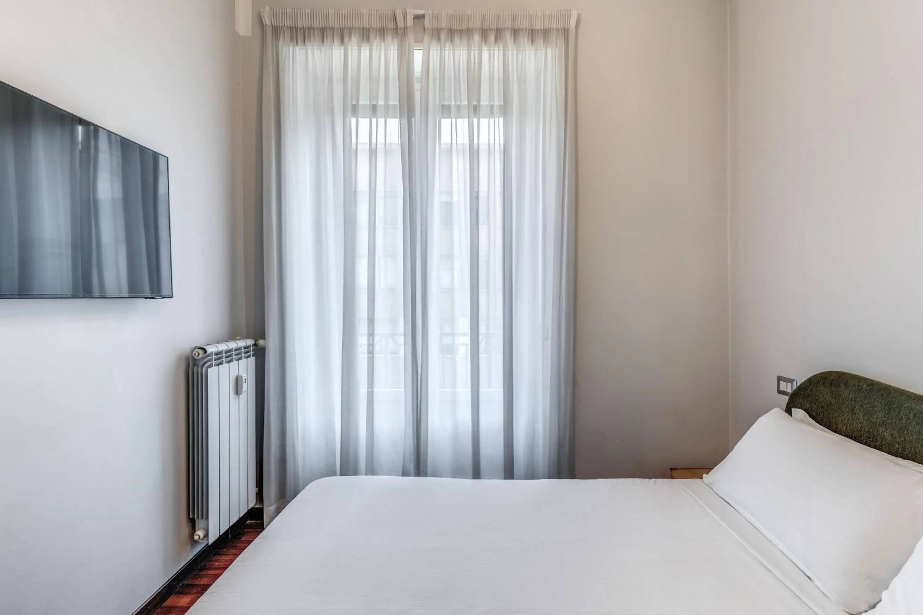 Bed in 43 Station Hotel