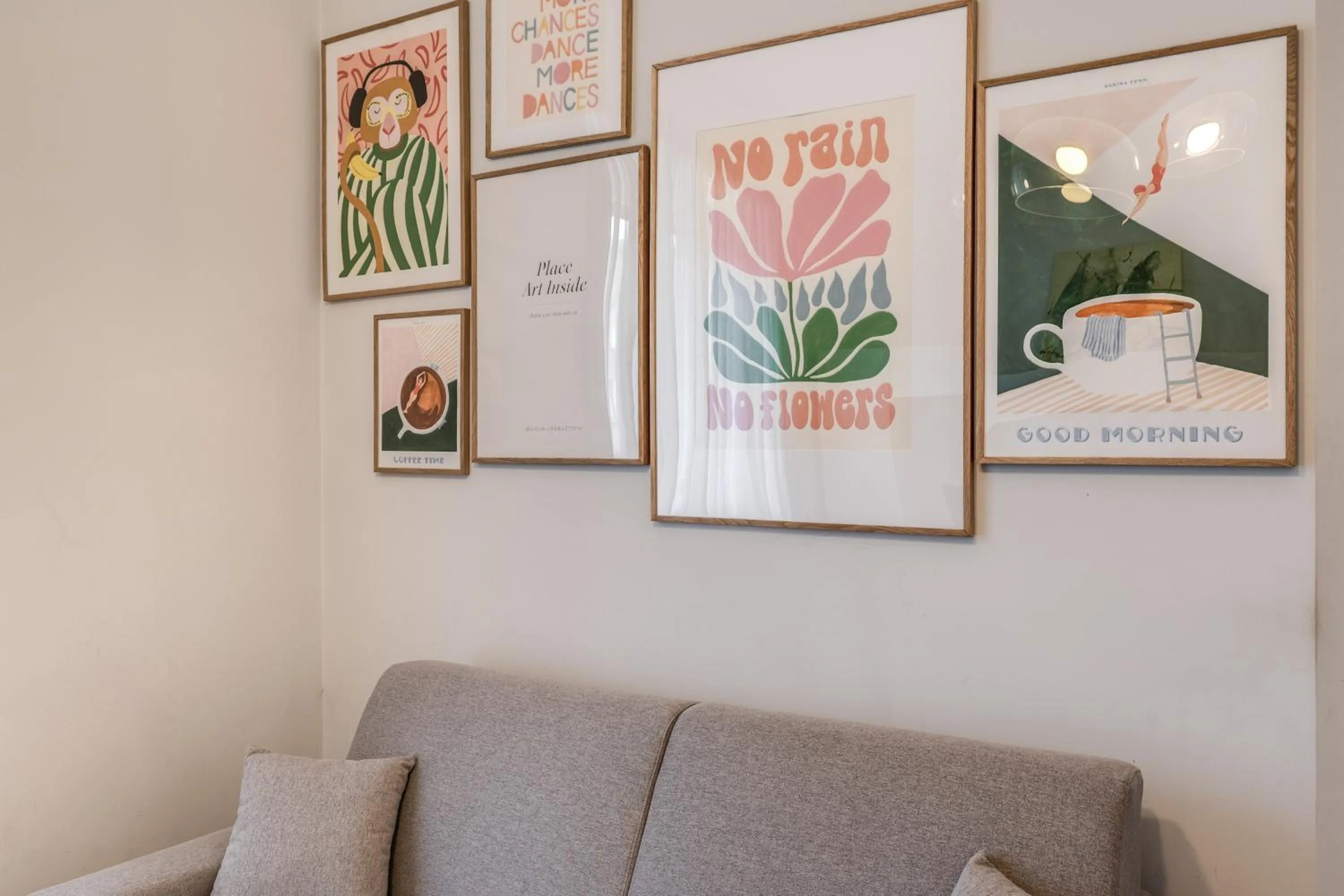 Living room in 43 Station Hotel