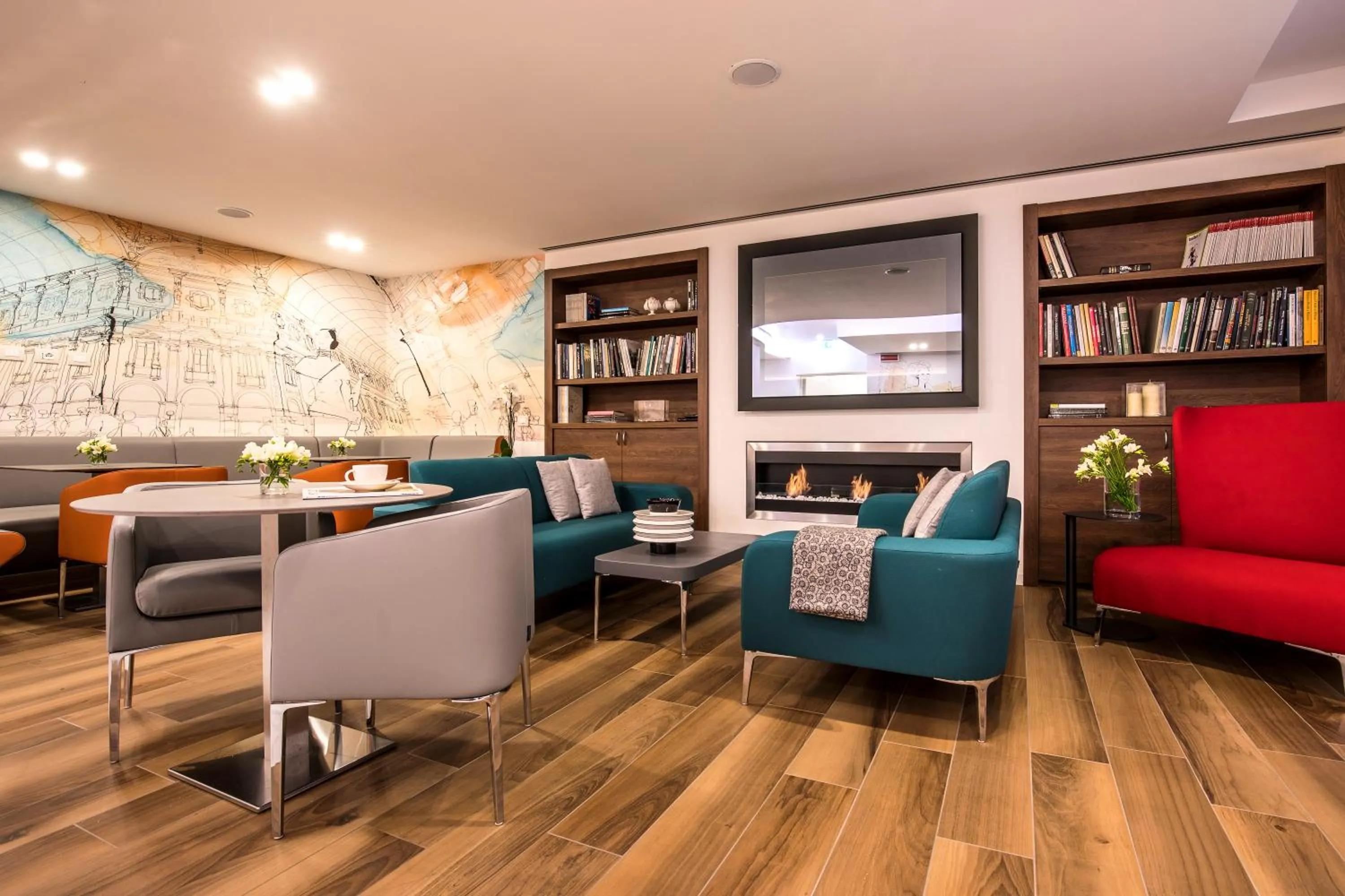 Communal lounge/ TV room in 43 Station Hotel