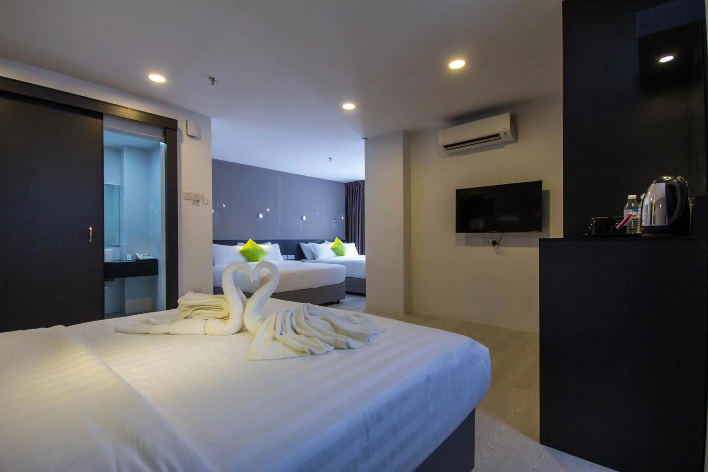 Photo of the whole room, Bed in Manhattan Hotel Ipoh