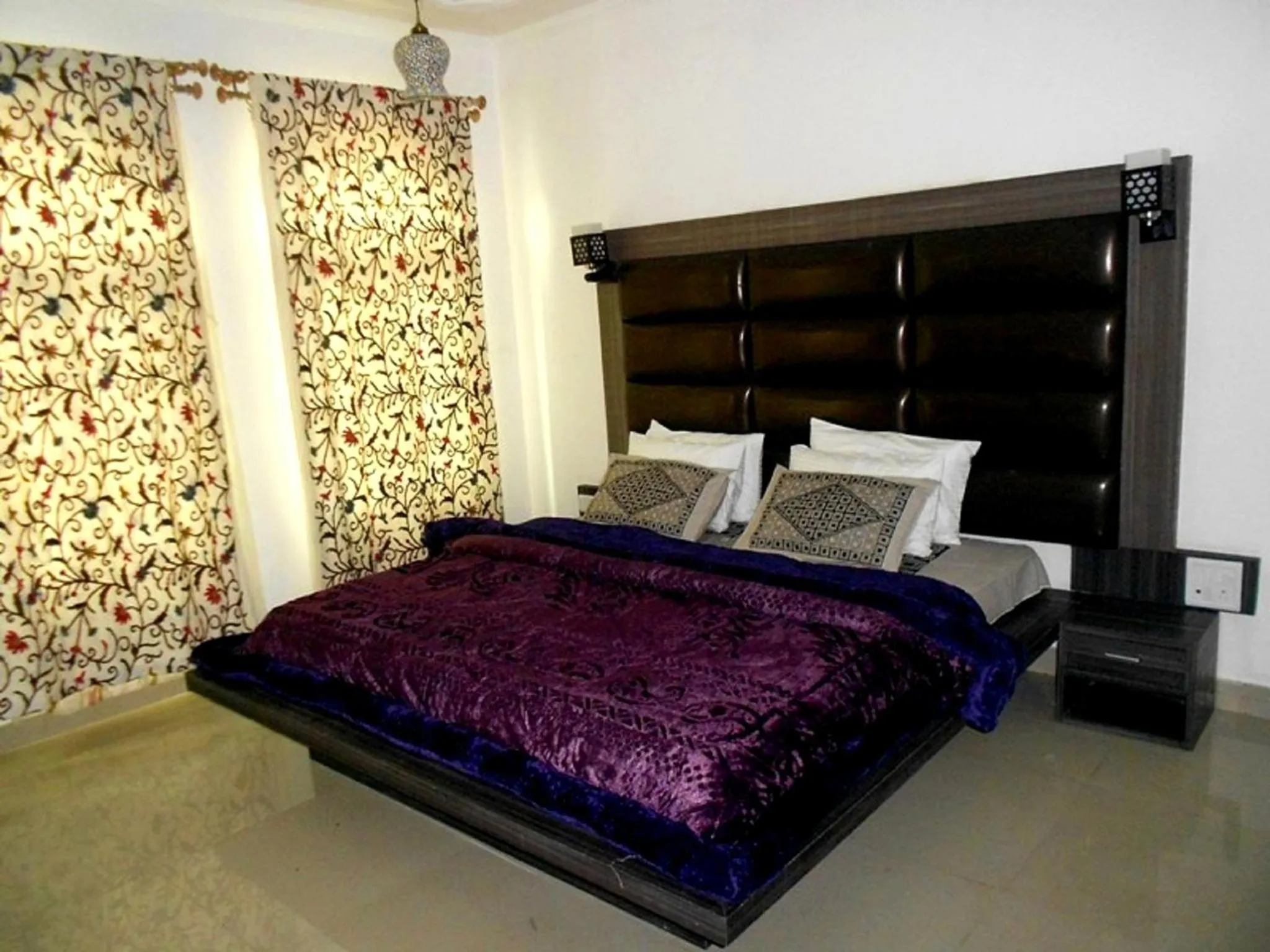 Bedroom, Bed in Hotel Ash Vale