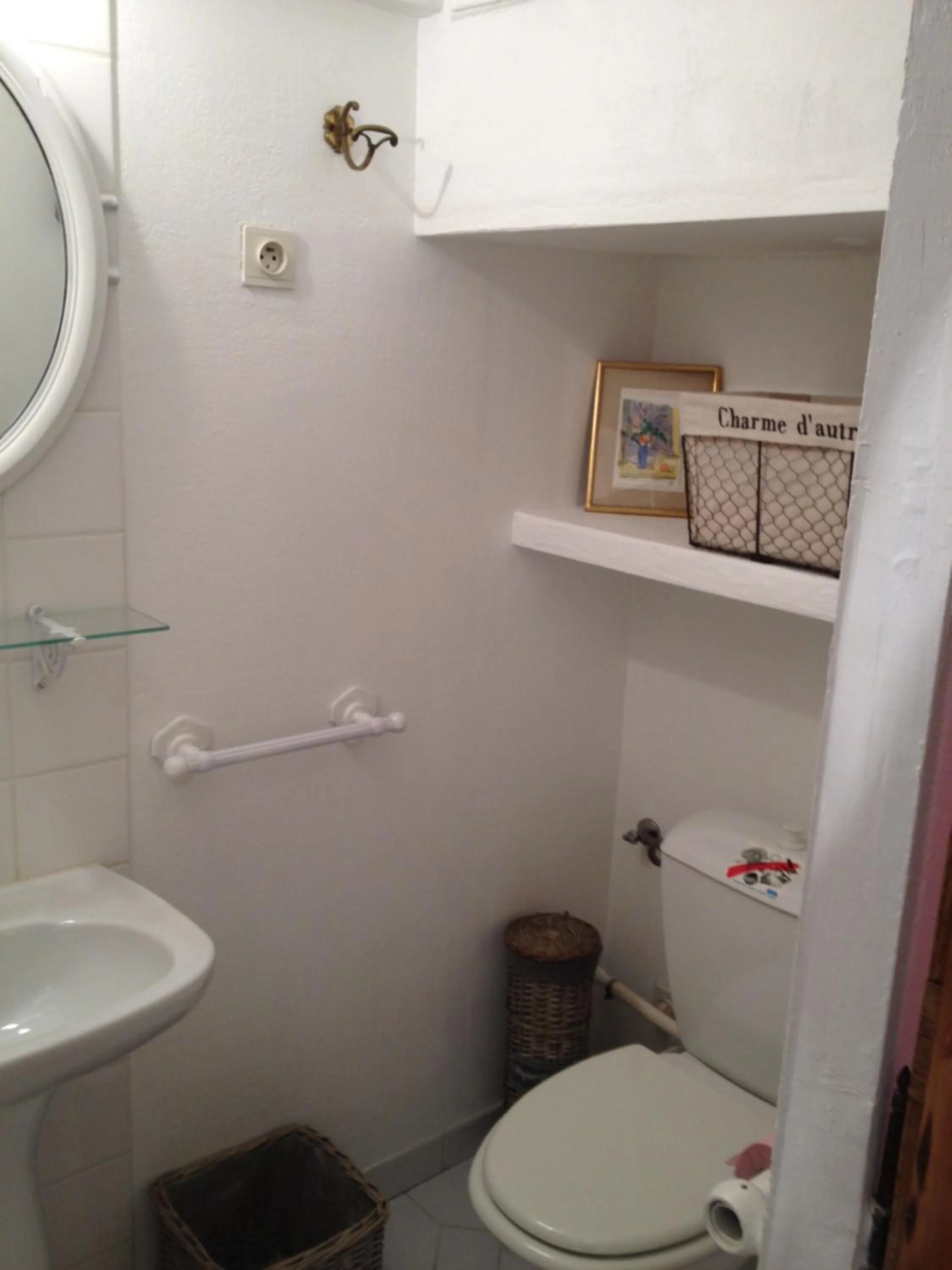 Bathroom in La Douce Heure