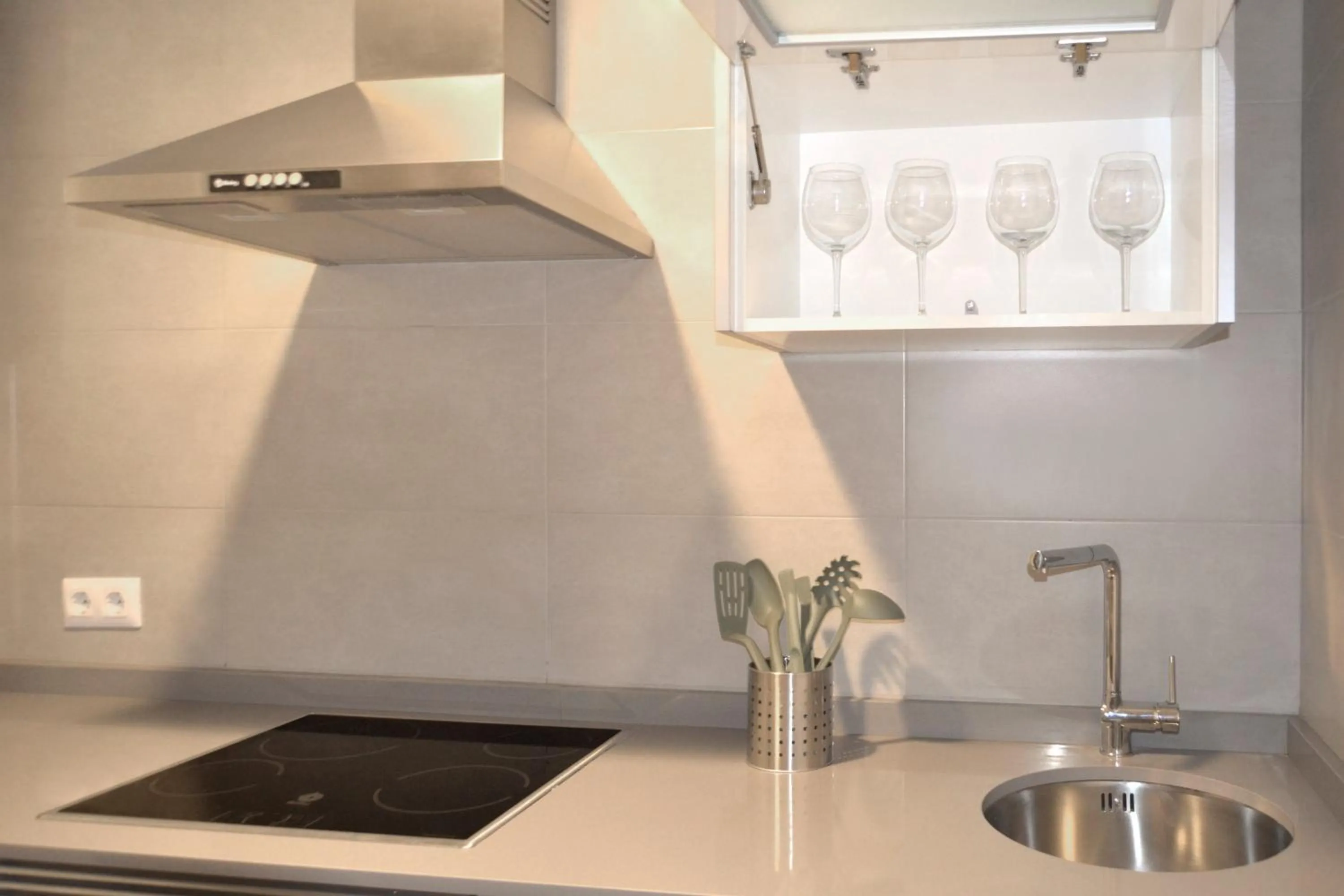 Kitchen or kitchenette in Botànic Apartaments