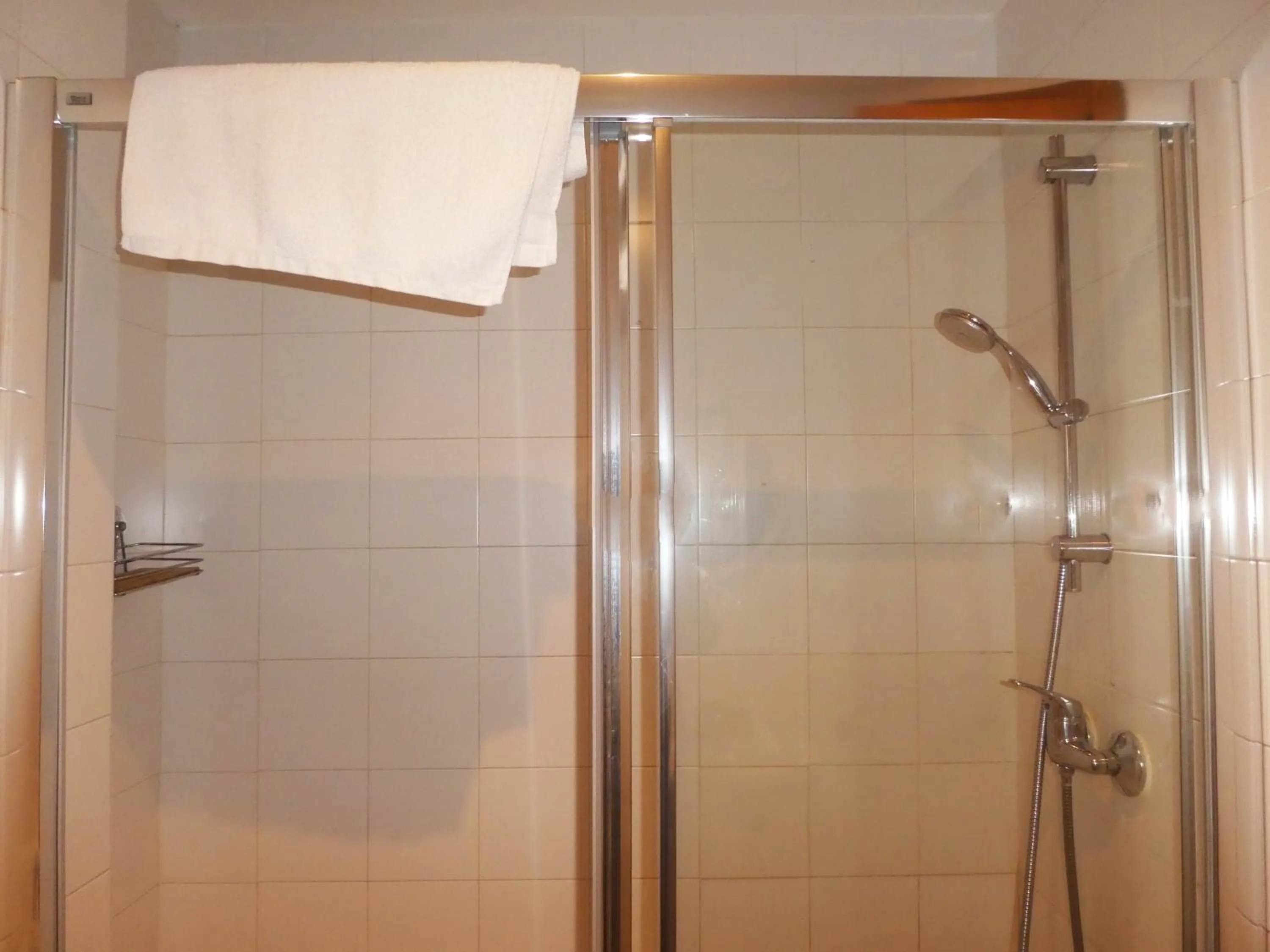 Shower in Apartamentos Nahira Suites 3000
