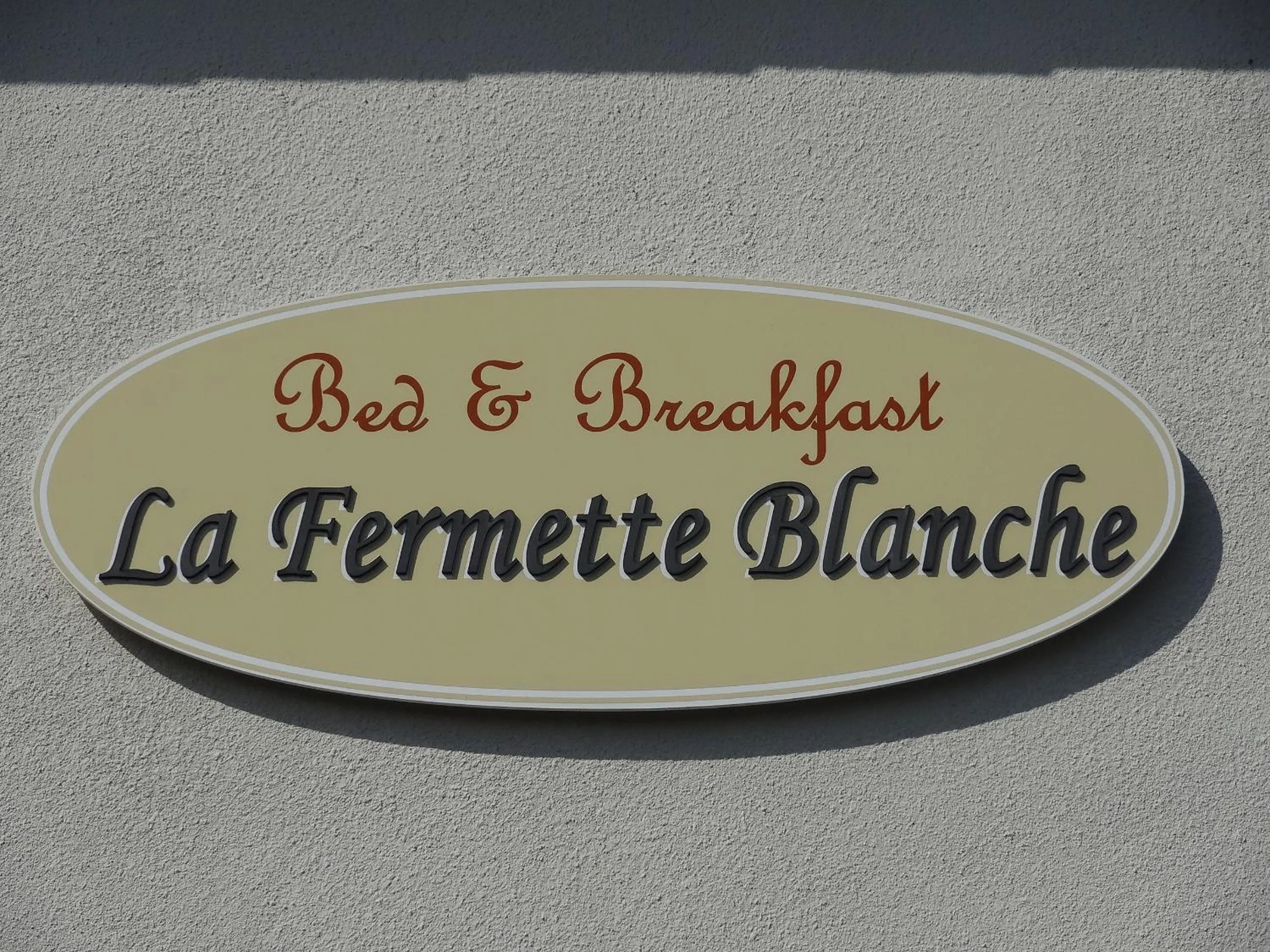 Facade/entrance in La Fermette Blanche