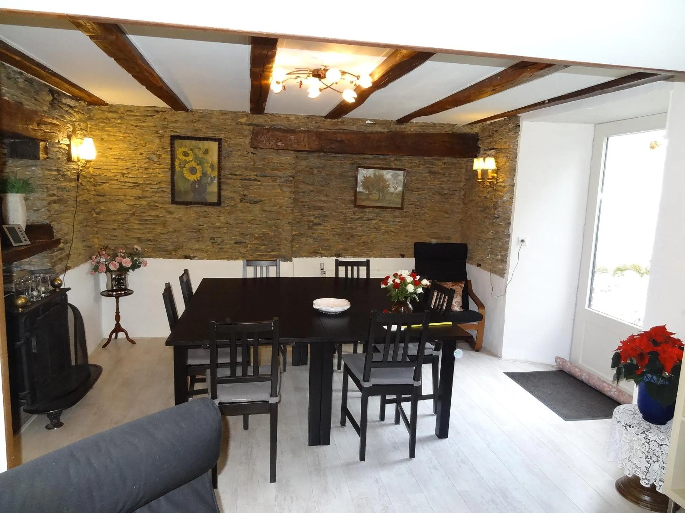 Photo of the whole room in La Fermette Blanche