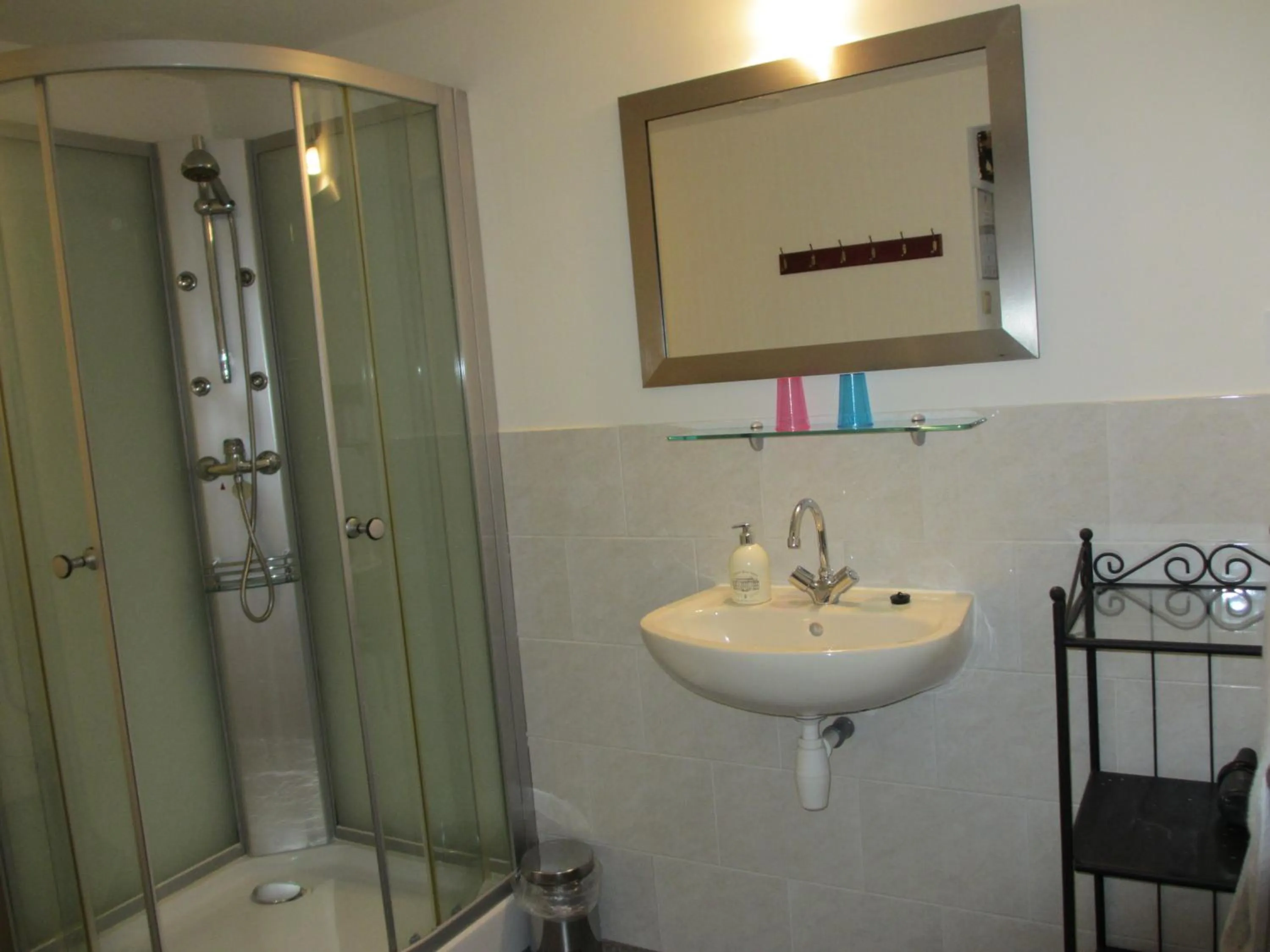 Photo of the whole room in La Fermette Blanche