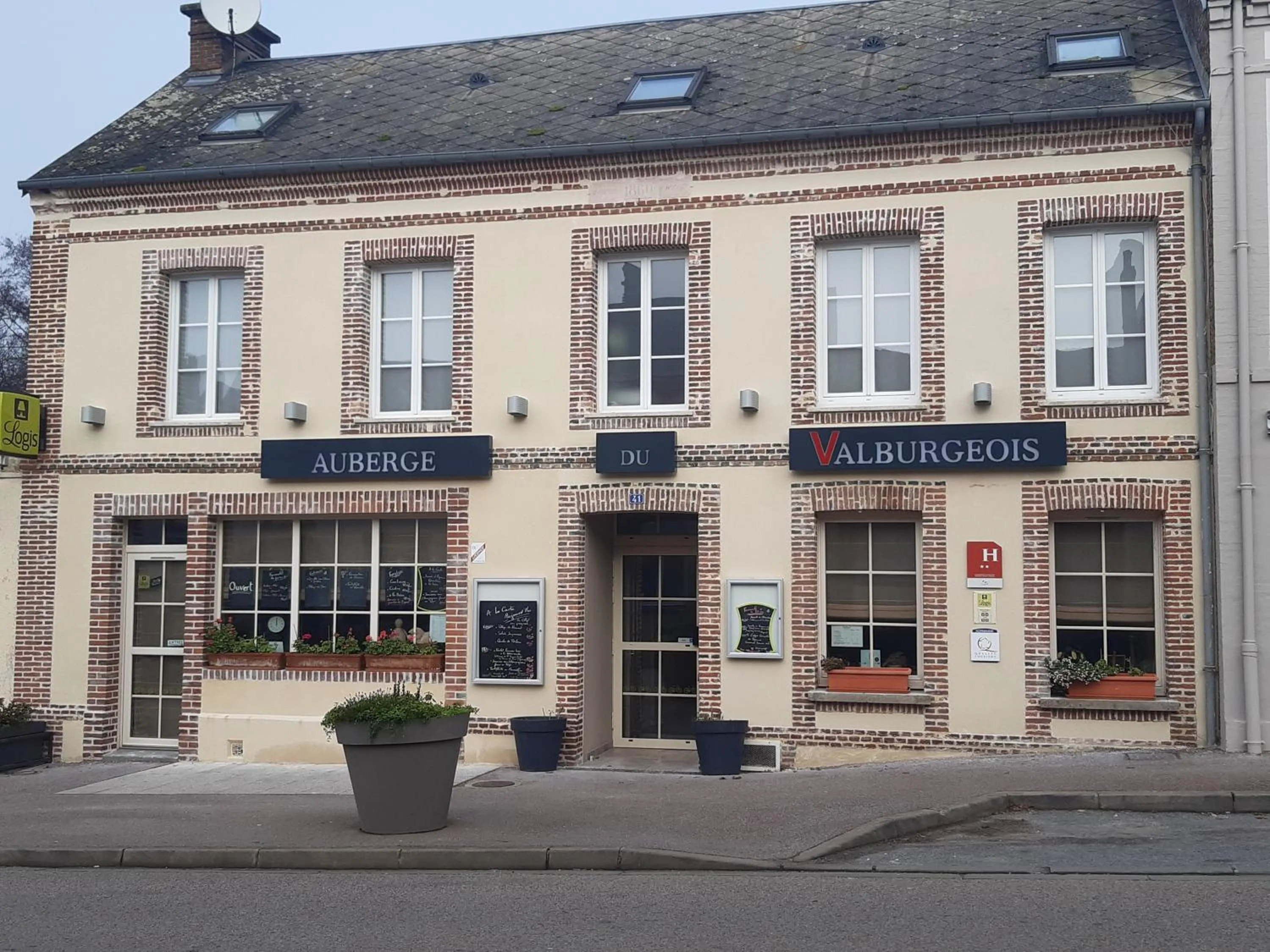 Logis Hôtel Restaurant Auberge du Valburgeois