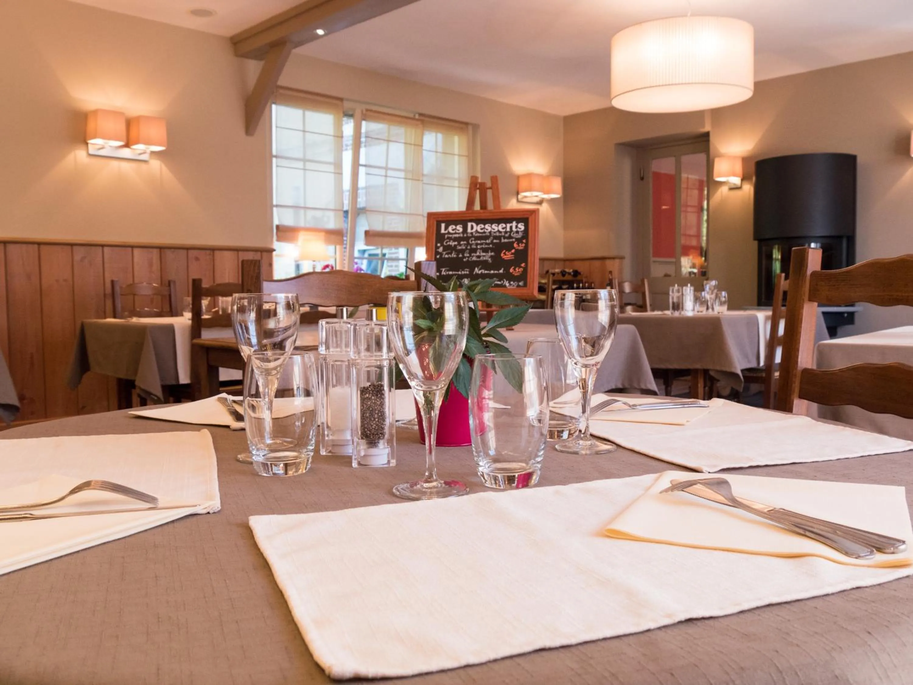 Logis Hôtel Restaurant Auberge du Valburgeois
