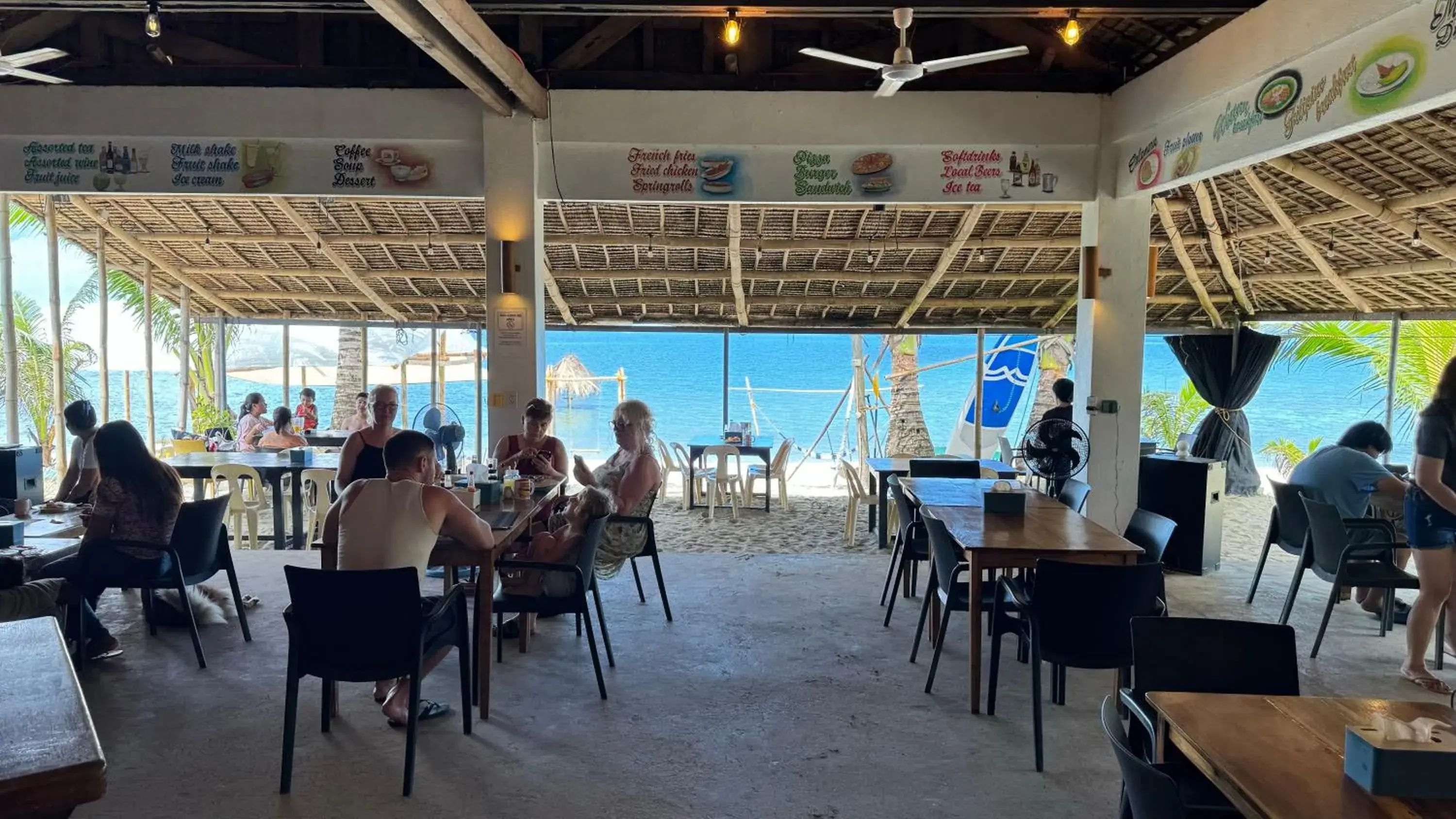 Restaurant/places to eat in Footprints Beach Resort Restaurant/places to eat in Footprints Beach Resort