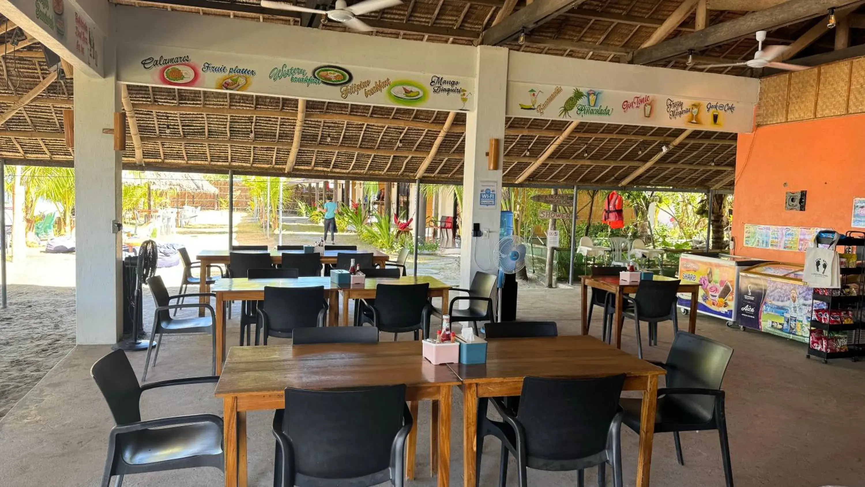 Restaurant/places to eat in Footprints Beach Resort Restaurant/places to eat in Footprints Beach Resort