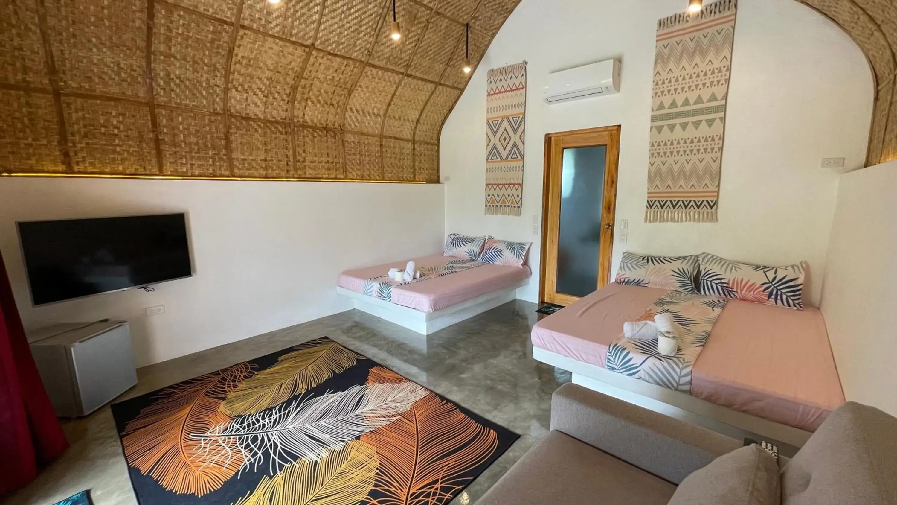 Photo of the whole room, Bed in Footprints Beach Resort Photo of the whole room, Bed in Footprints Beach Resort