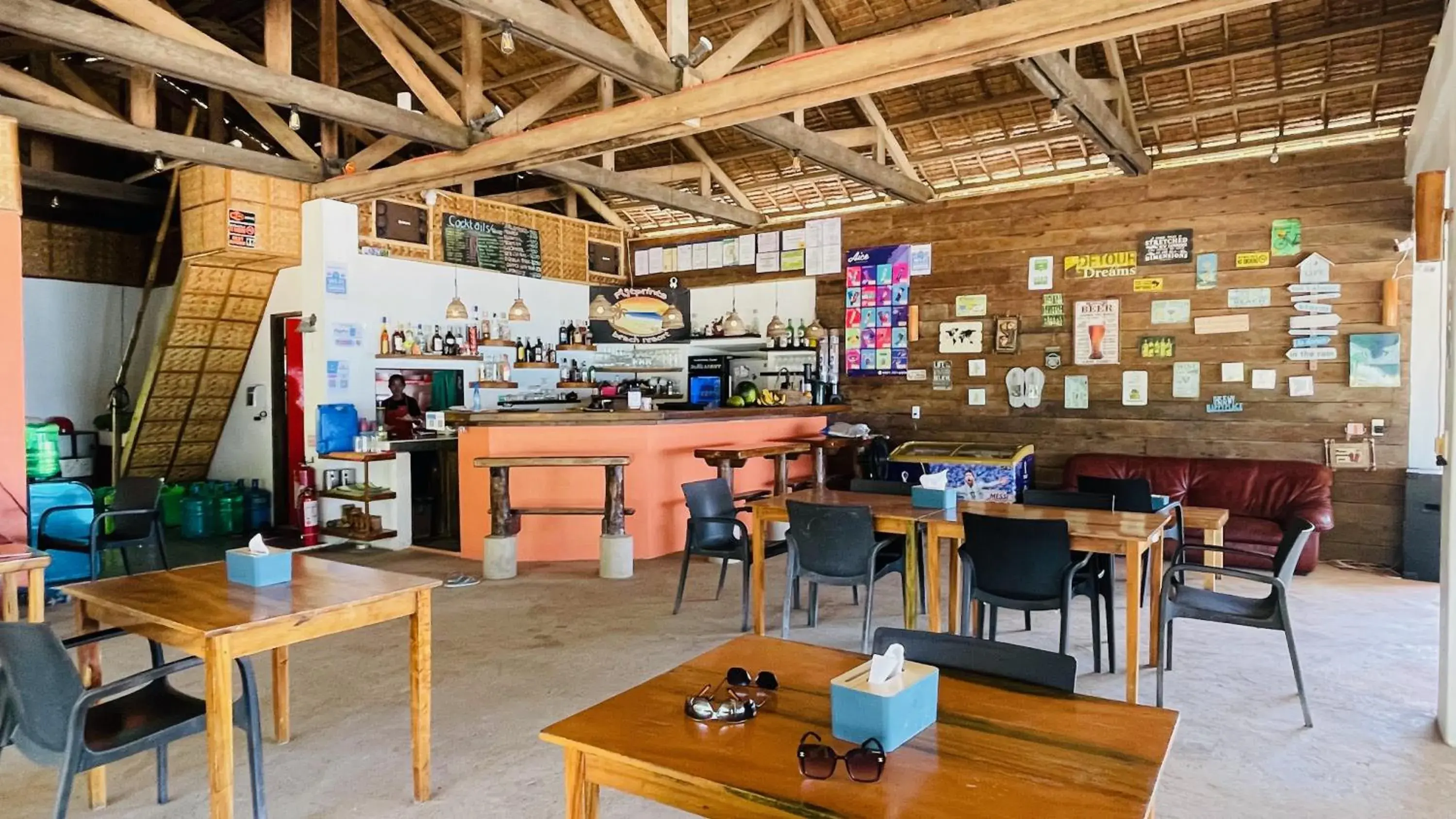 Restaurant/places to eat in Footprints Beach Resort Restaurant/places to eat in Footprints Beach Resort