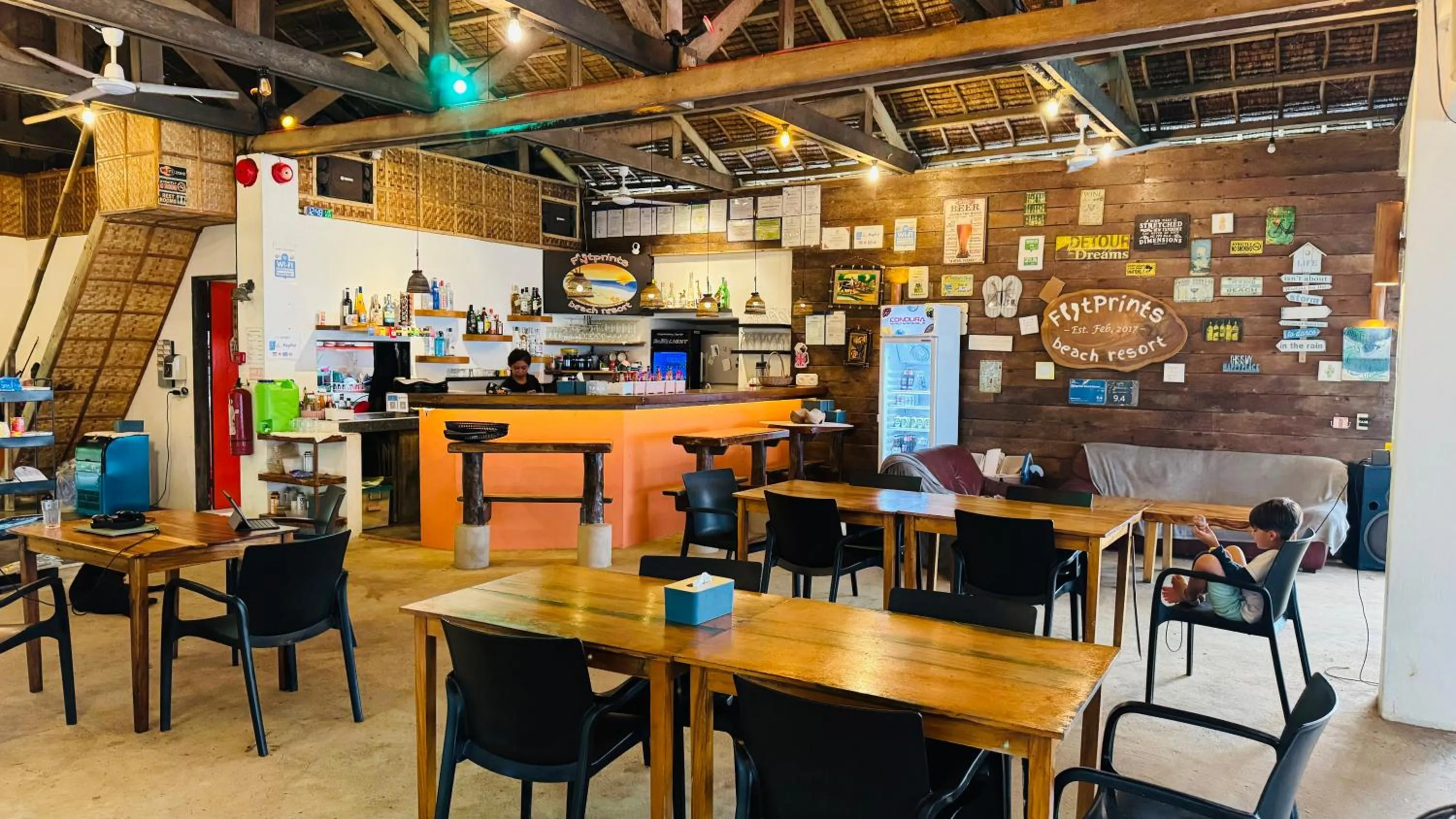 Restaurant/places to eat in Footprints Beach Resort