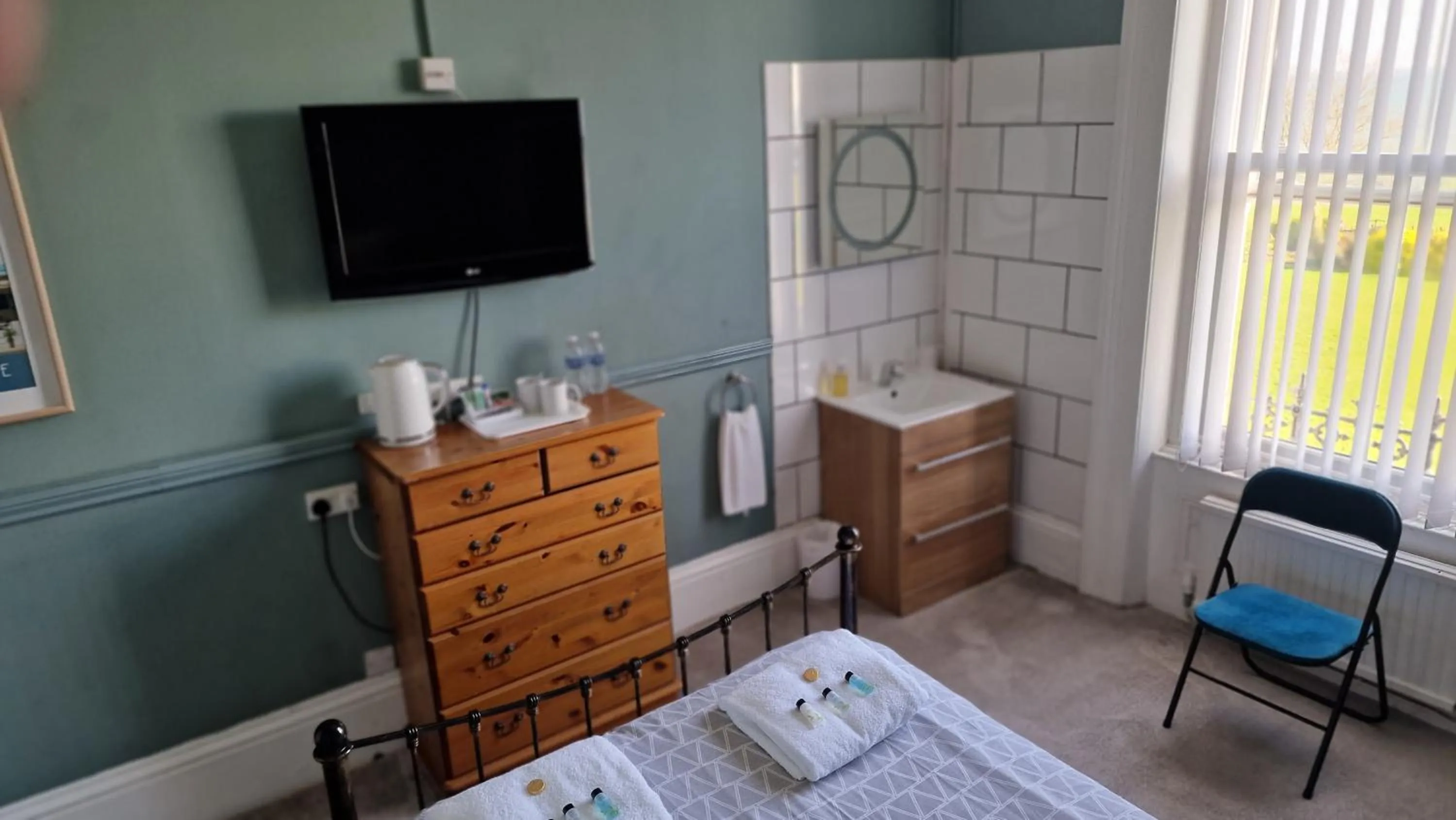 Photo of the whole room, Bed in Westward Ho Hotel