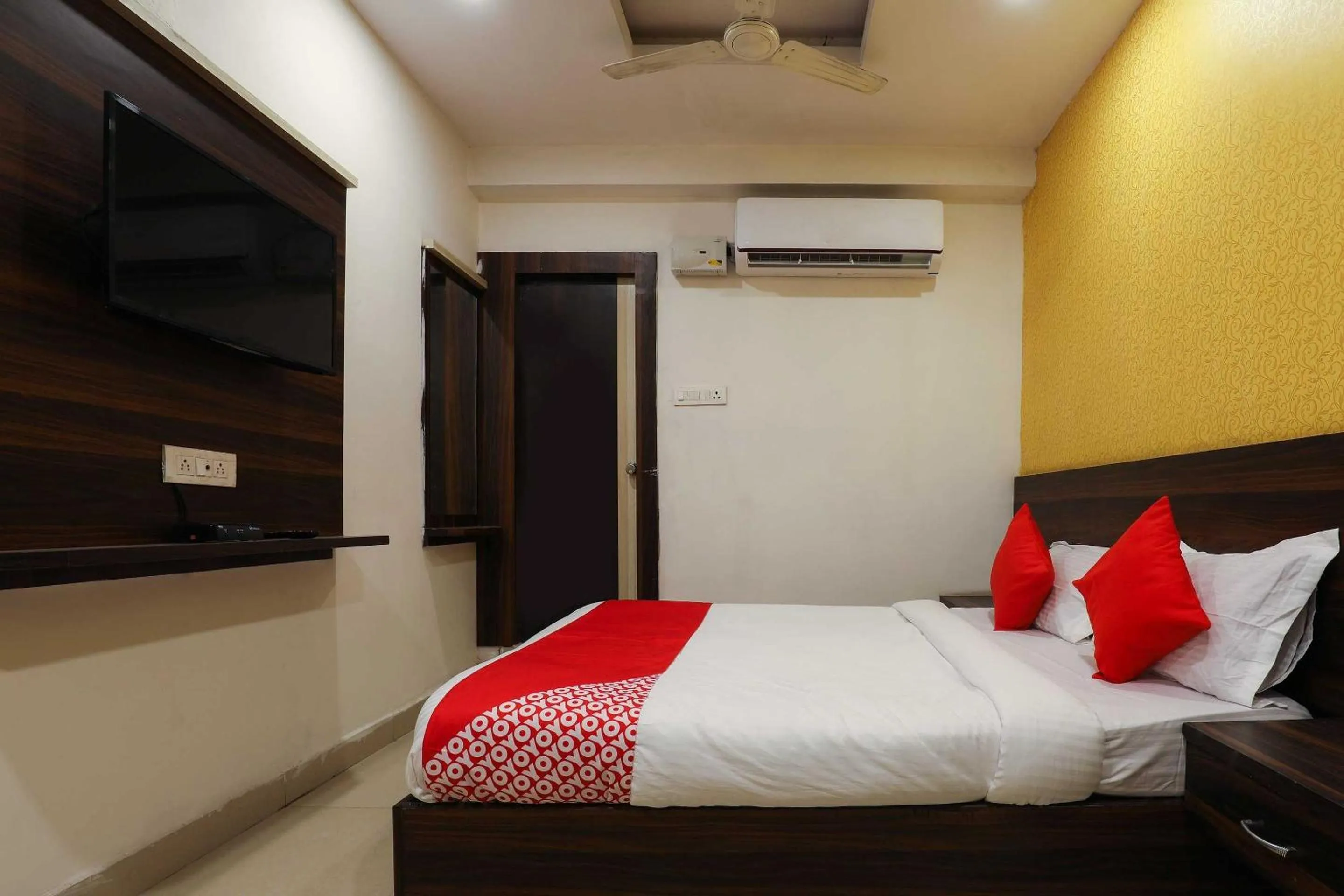 Bedroom, Bed in Hotel O Deccan Lodging And Boarding