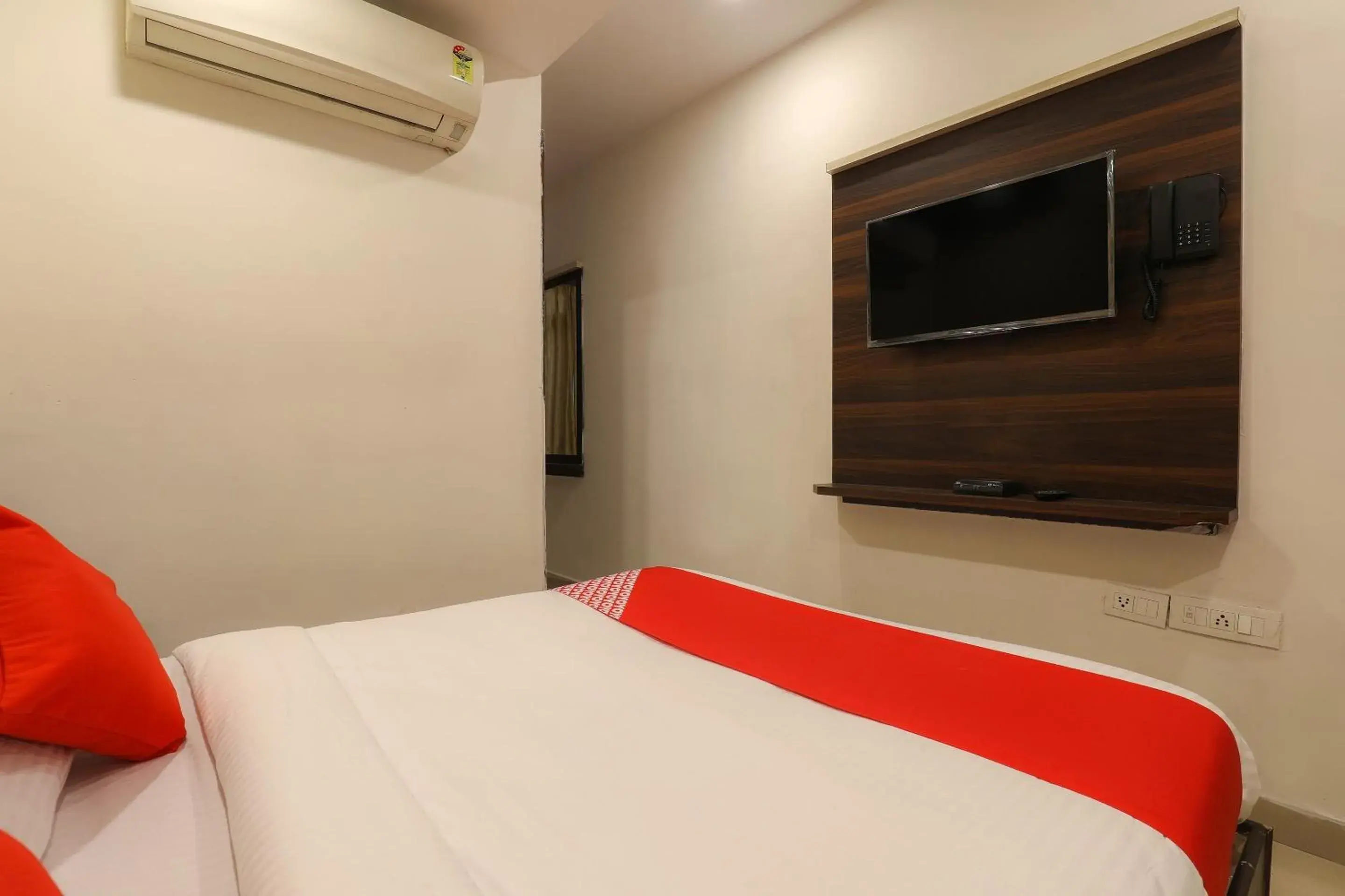 Bedroom, Bed in Hotel O Deccan Lodging And Boarding Bedroom, Bed in Hotel O Deccan Lodging And Boarding