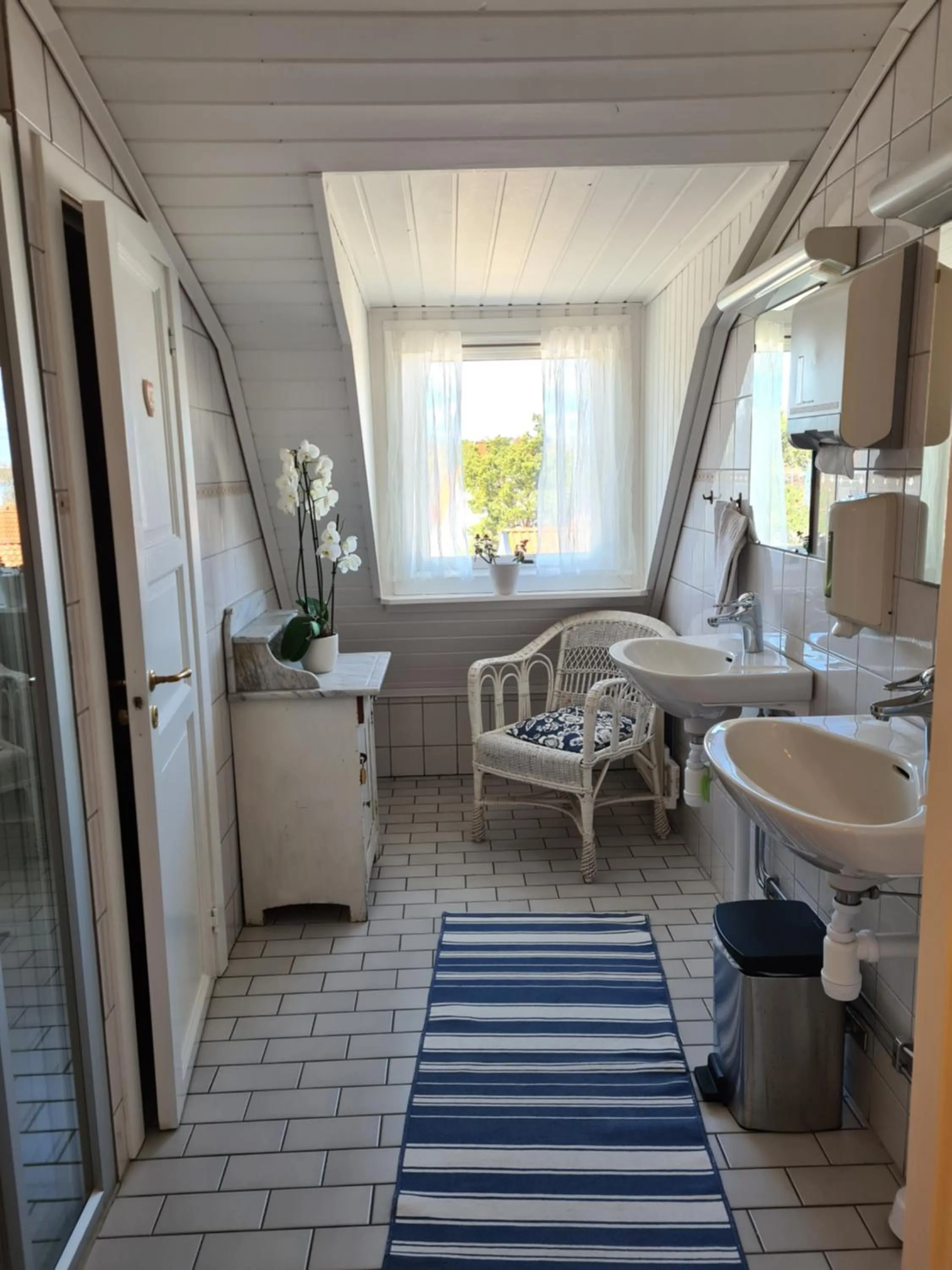 Bathroom in Missionshuset Bed & Breakfast