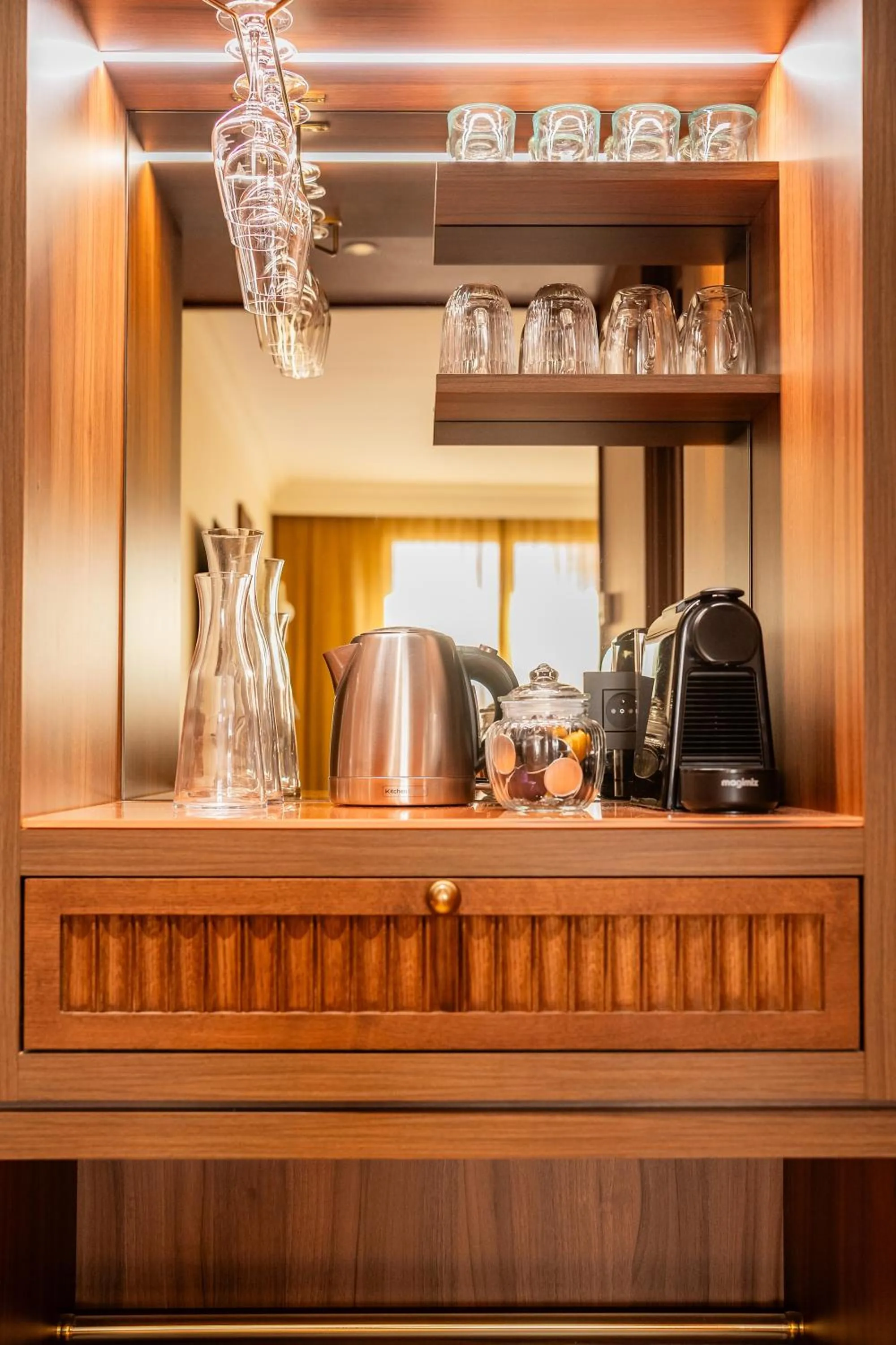 Coffee/tea facilities in Hôtel Lepoussin