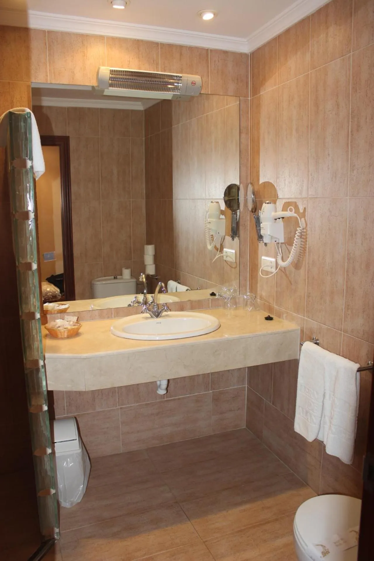 Shower in Hotel Varinia Serena - Balneario de Alange