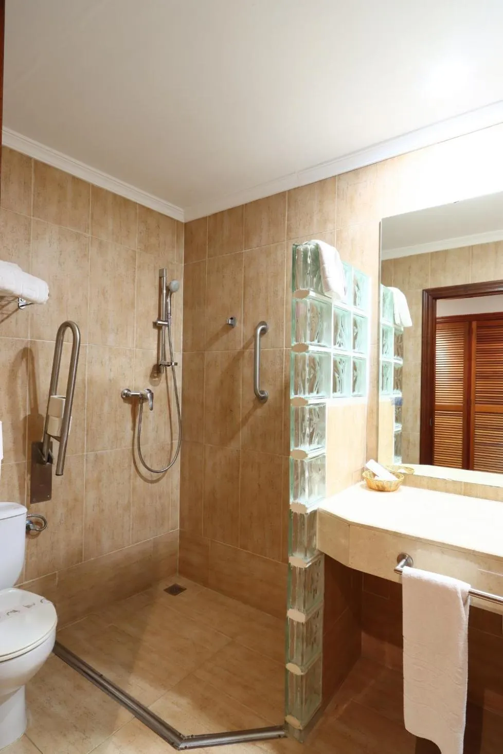 Bathroom in Hotel Varinia Serena - Balneario de Alange