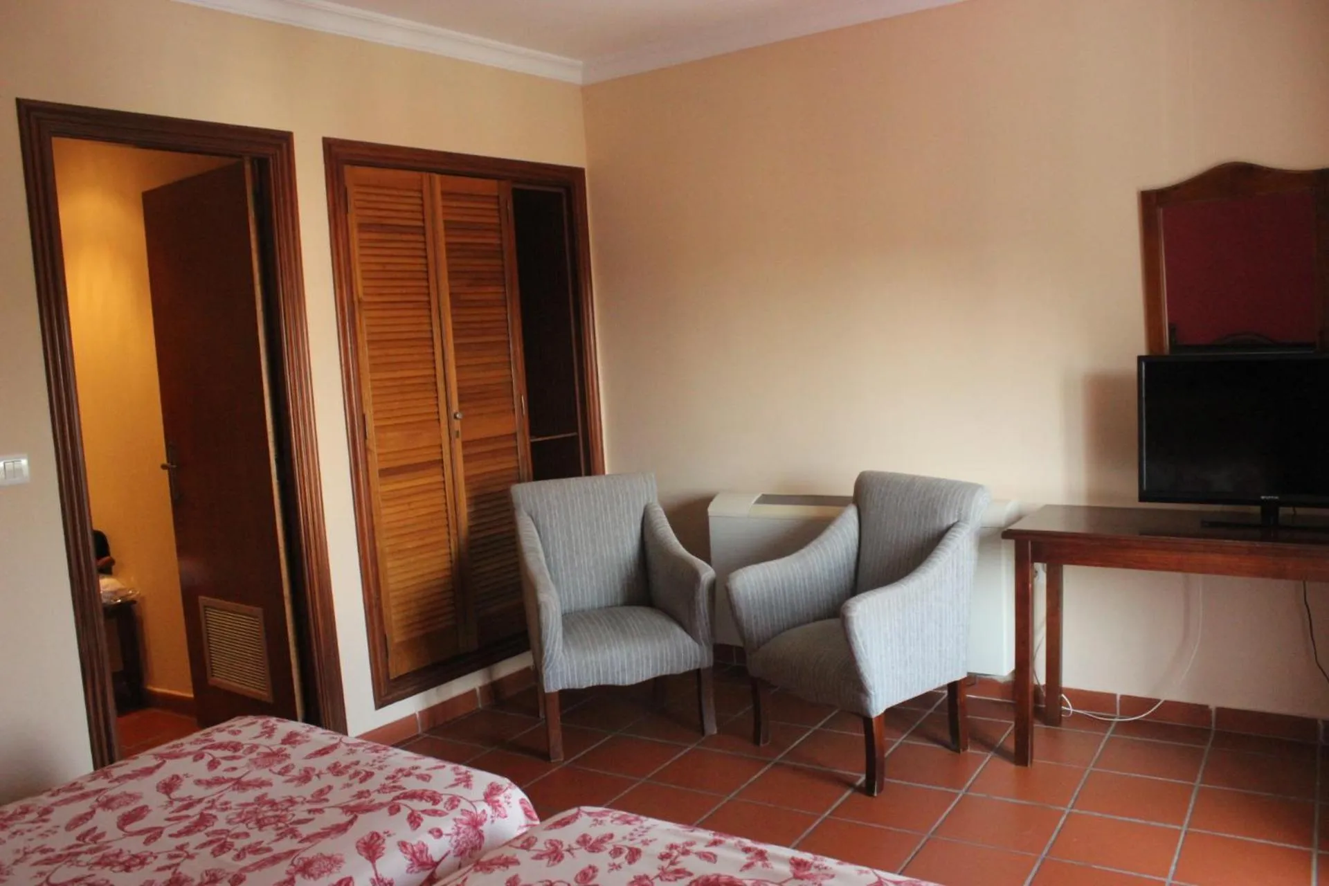 Seating area, Bed in Hotel Varinia Serena - Balneario de Alange