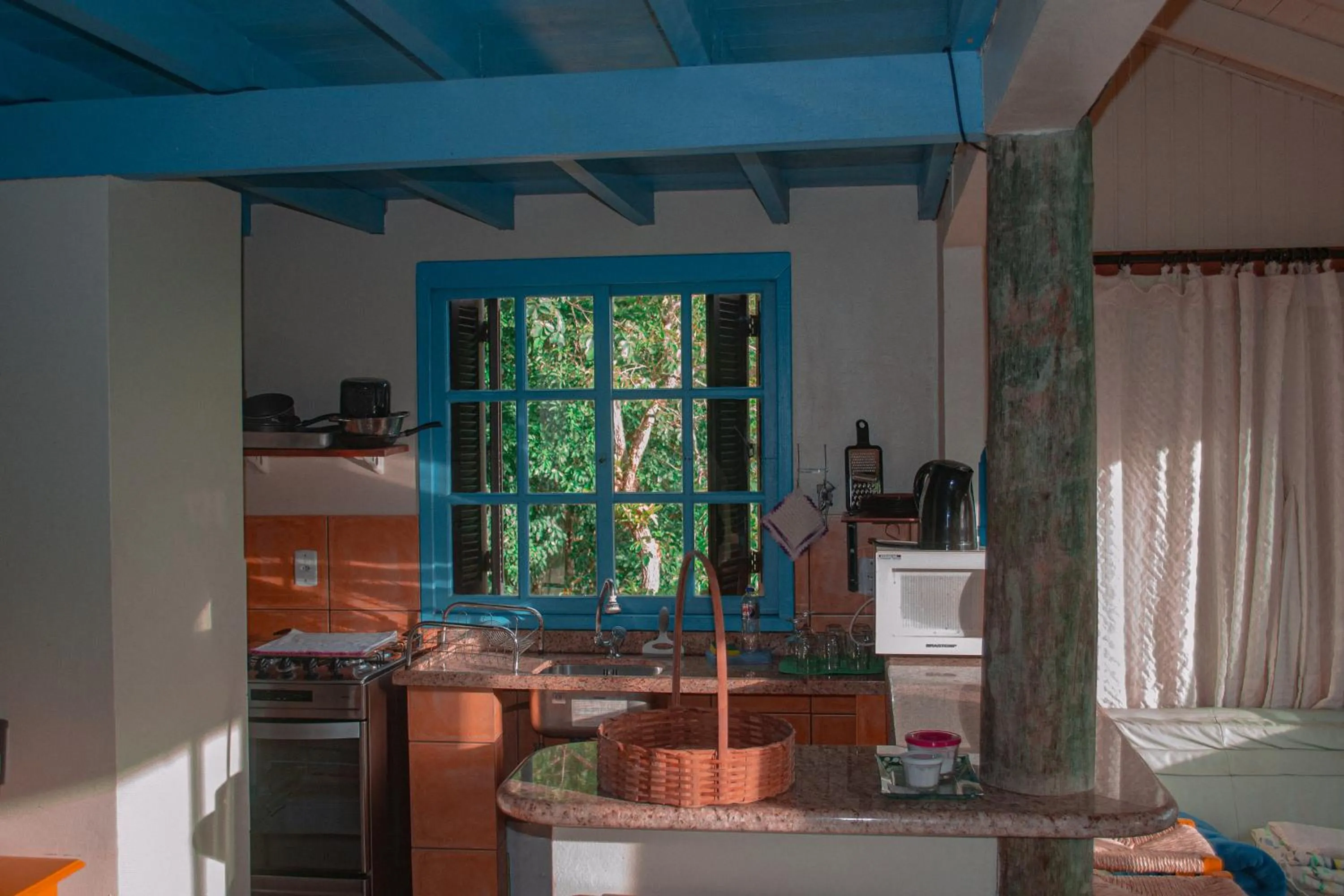 Kitchen or kitchenette in Doce Cabana Pousada