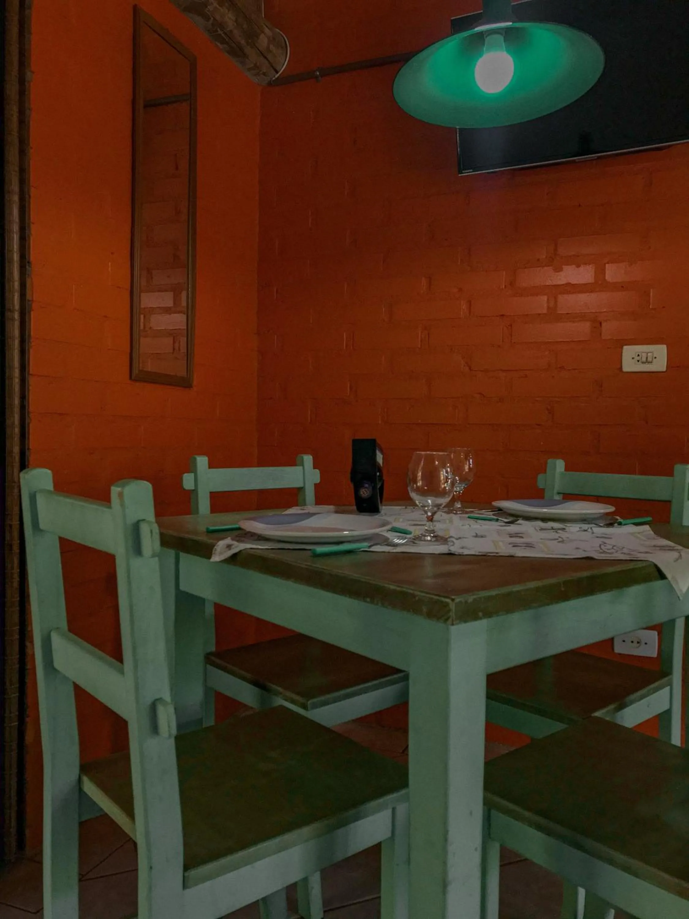 Communal kitchen in Doce Cabana Pousada