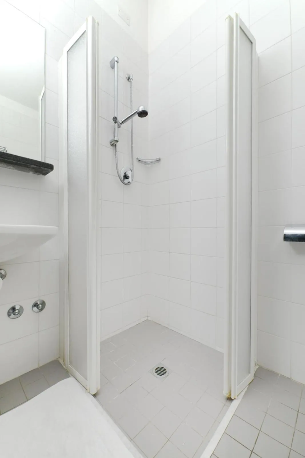 Shower in Hotel Vasco