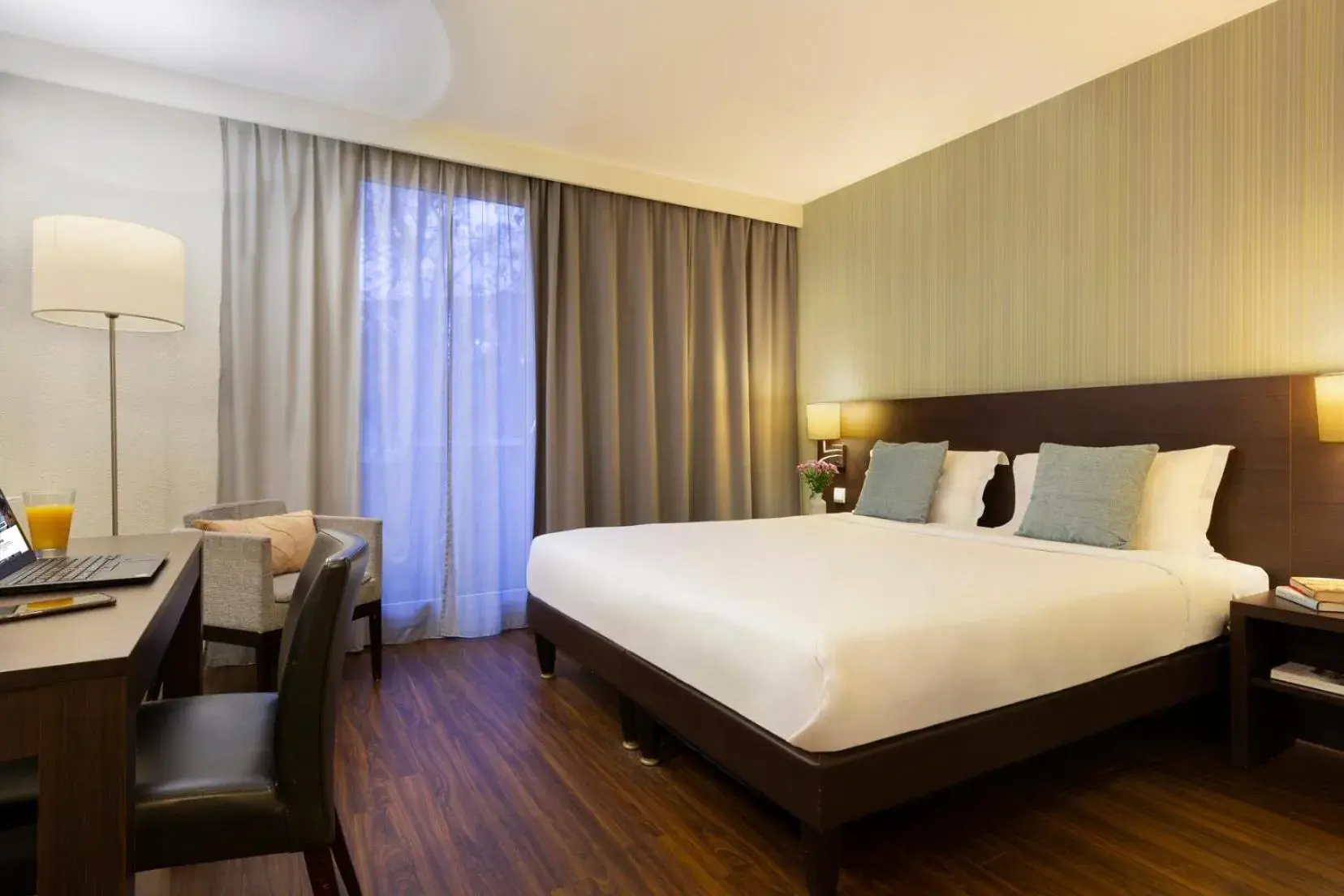 Photo of the whole room, Bed in Citadines Part-Dieu Lyon Photo of the whole room, Bed in Citadines Part-Dieu Lyon