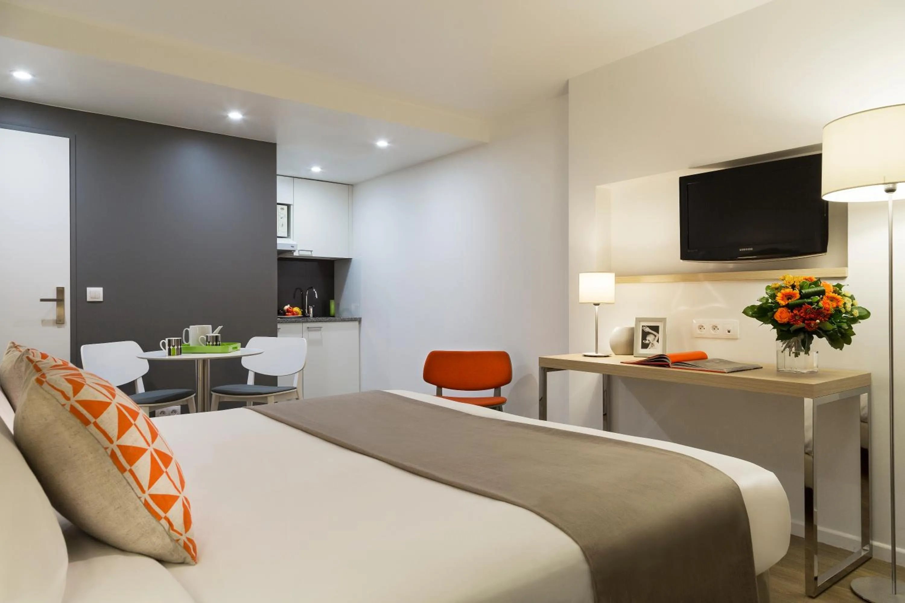 TV and multimedia in Citadines Presqu'île Lyon