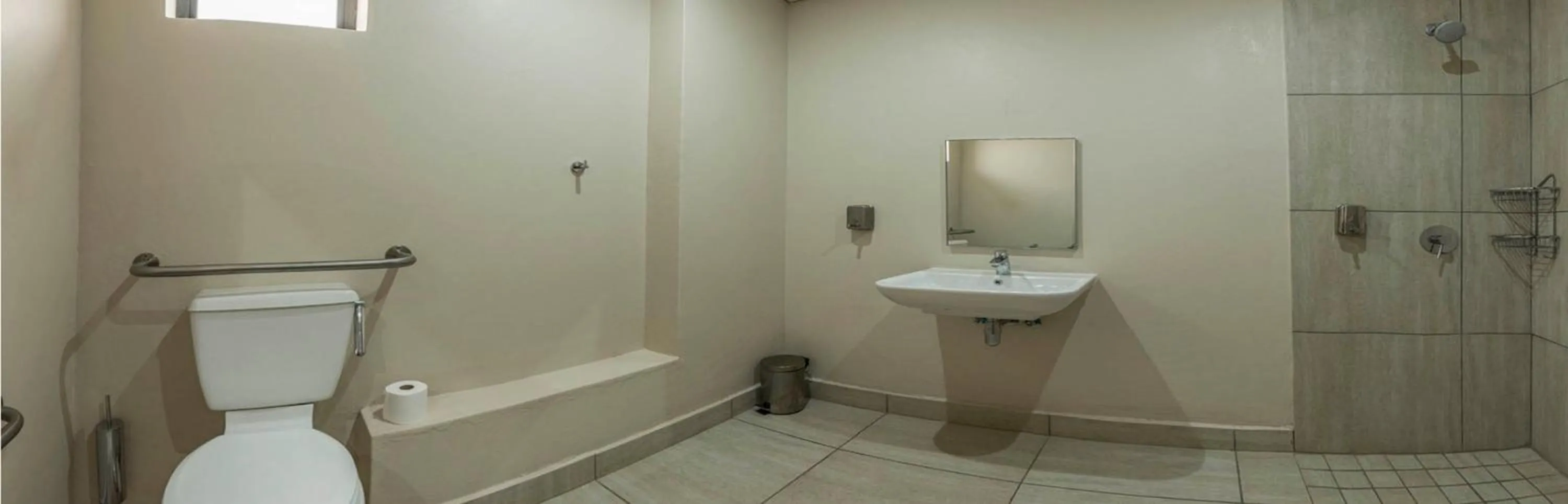 Bathroom in Pofadder Inn