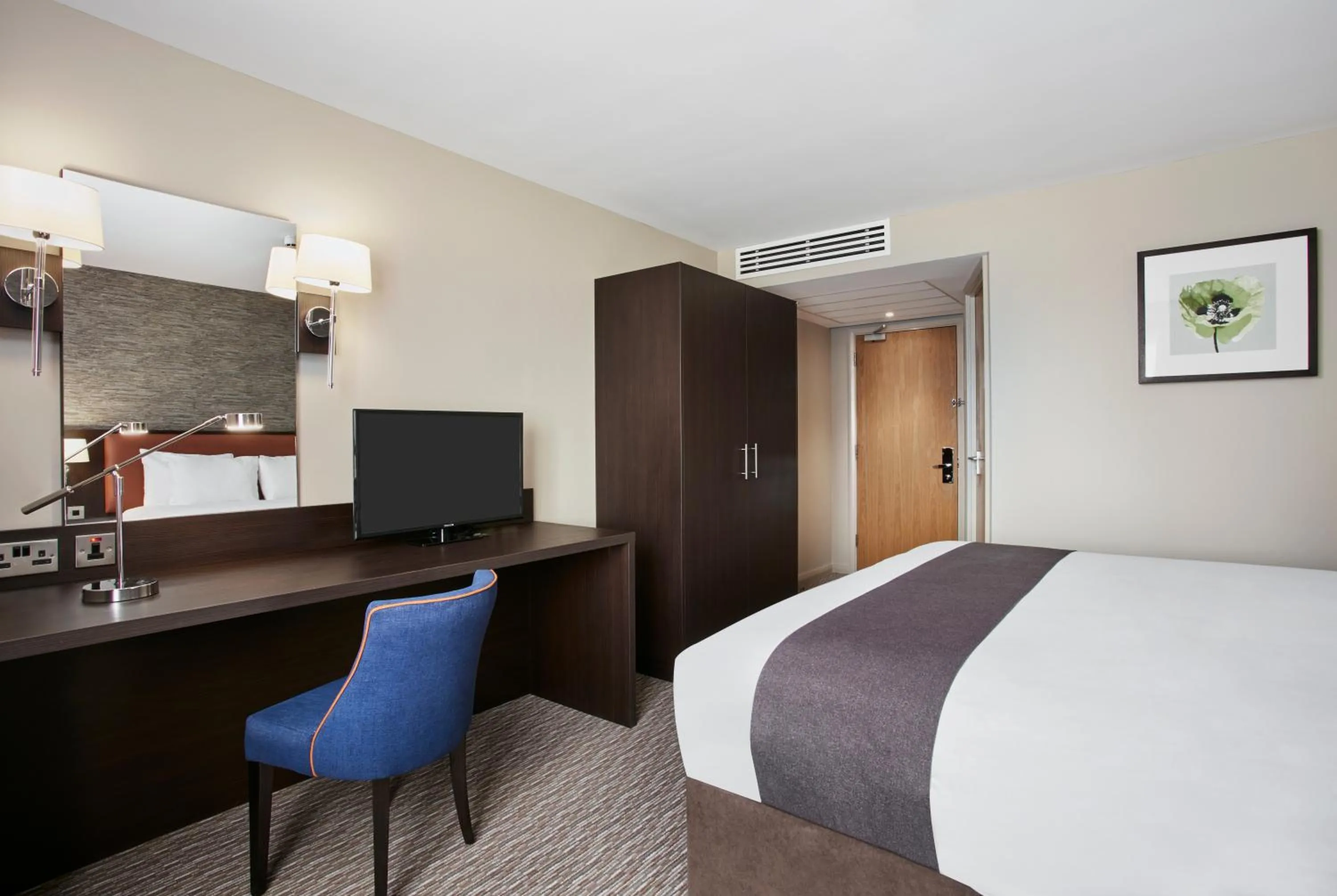 Bedroom, Bed in Holiday Inn Belfast by IHG