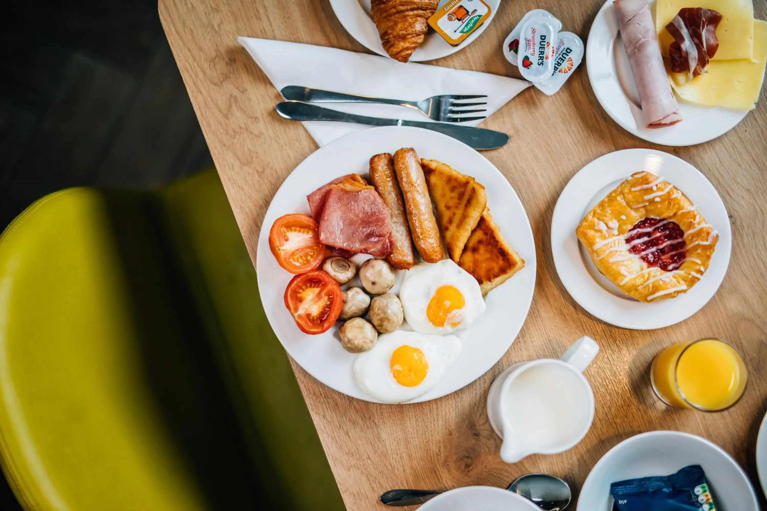 Breakfast in Holiday Inn Belfast by IHG