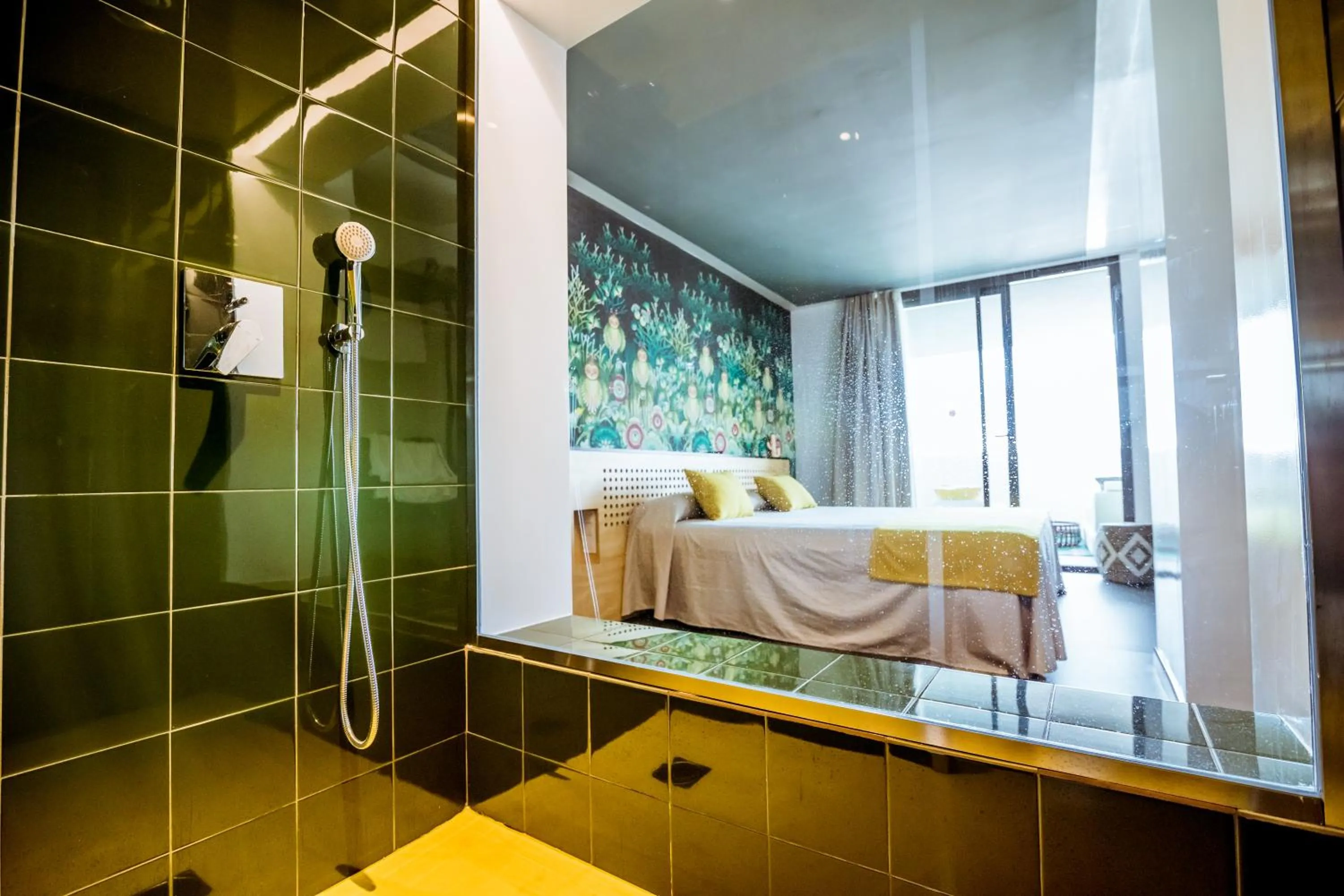 Shower in AMISTAT Island Hostel Ibiza - ALBERGUE JUVENIL