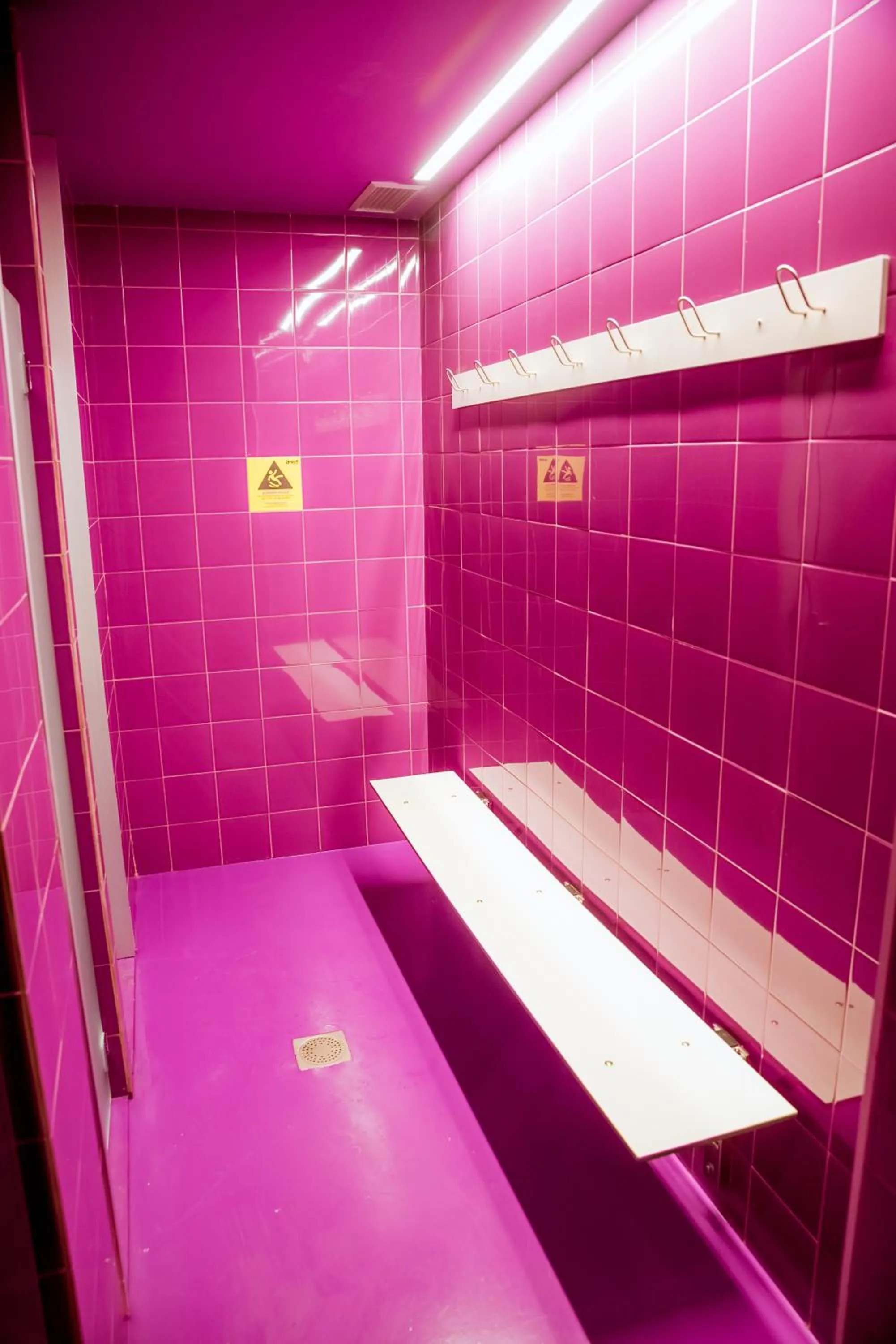 Bathroom in AMISTAT Island Hostel Ibiza - ALBERGUE JUVENIL