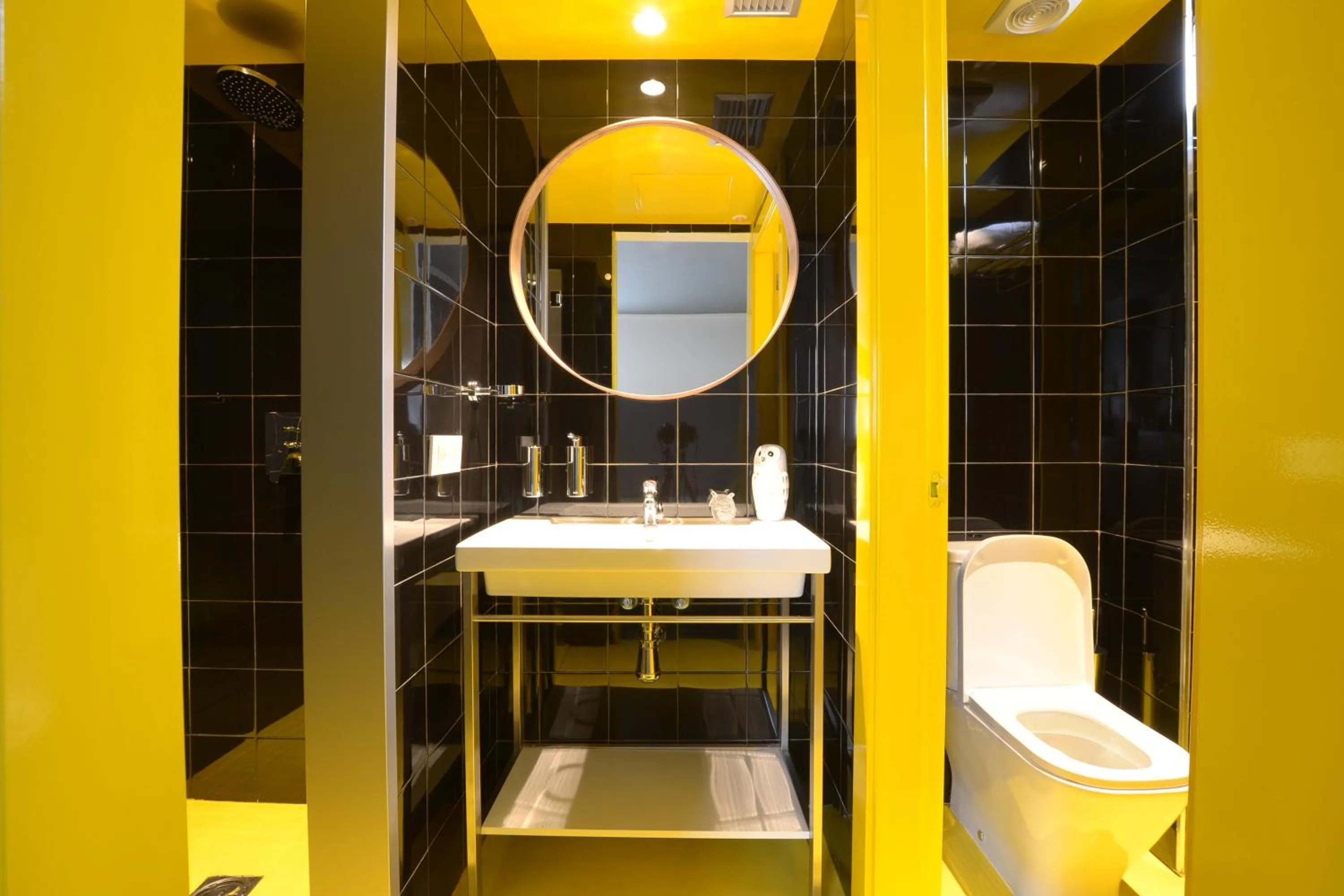 Bathroom in AMISTAT Island Hostel Ibiza - ALBERGUE JUVENIL